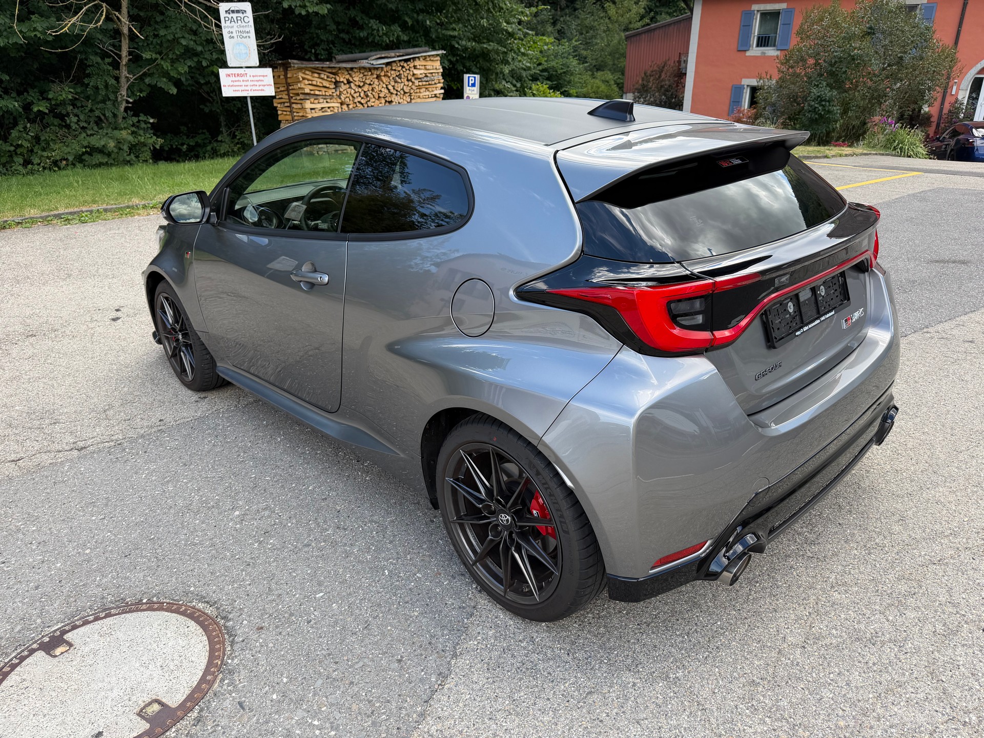 TOYOTA Yaris 1.6 GR Sport A-image-4