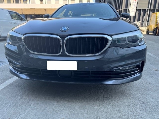 BMW 520d xDrive paddles-image-0