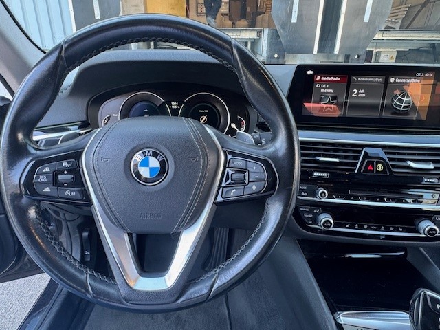 BMW 520d xDrive paddles-image-1