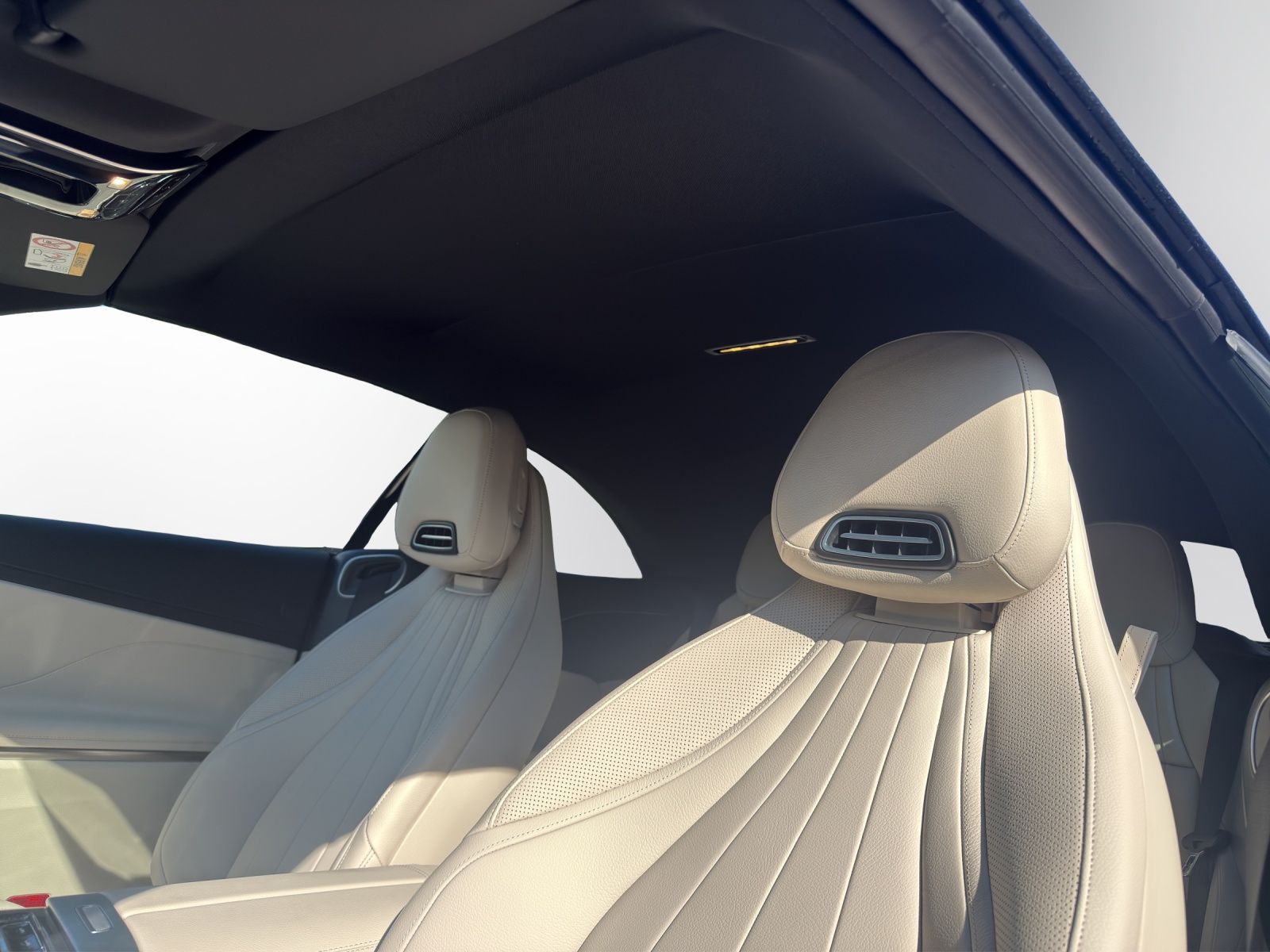 MERCEDES-BENZ CLE AMG 53 Cabrio 4Matic+ 9G-Tronic-image-10