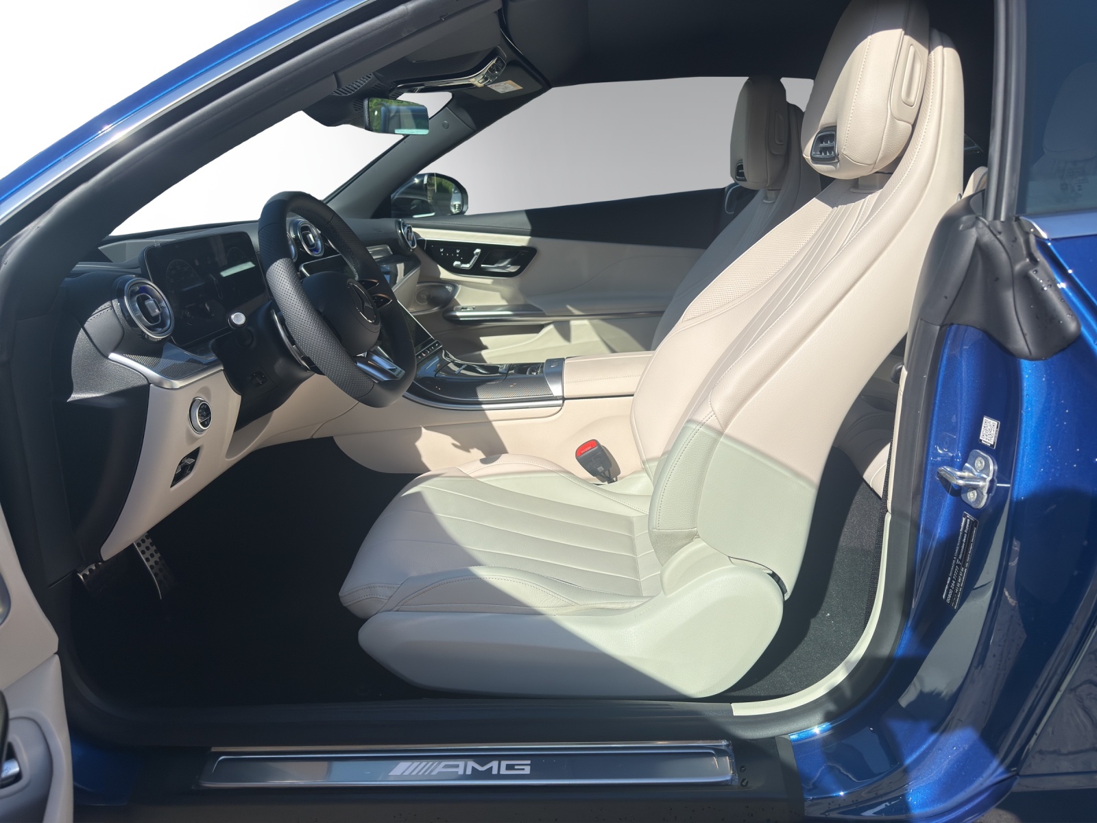 MERCEDES-BENZ CLE AMG 53 Cabrio 4Matic+ 9G-Tronic-image-9