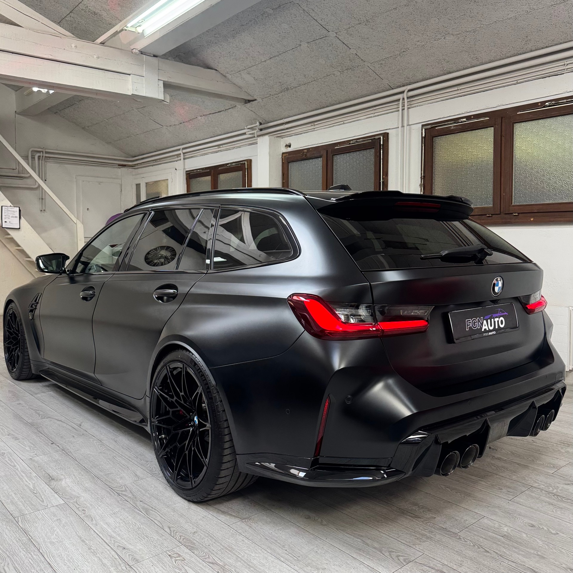 BMW M3 Touring xDrive Competition M * Frozen Black * * Vehicule CH *-image-6
