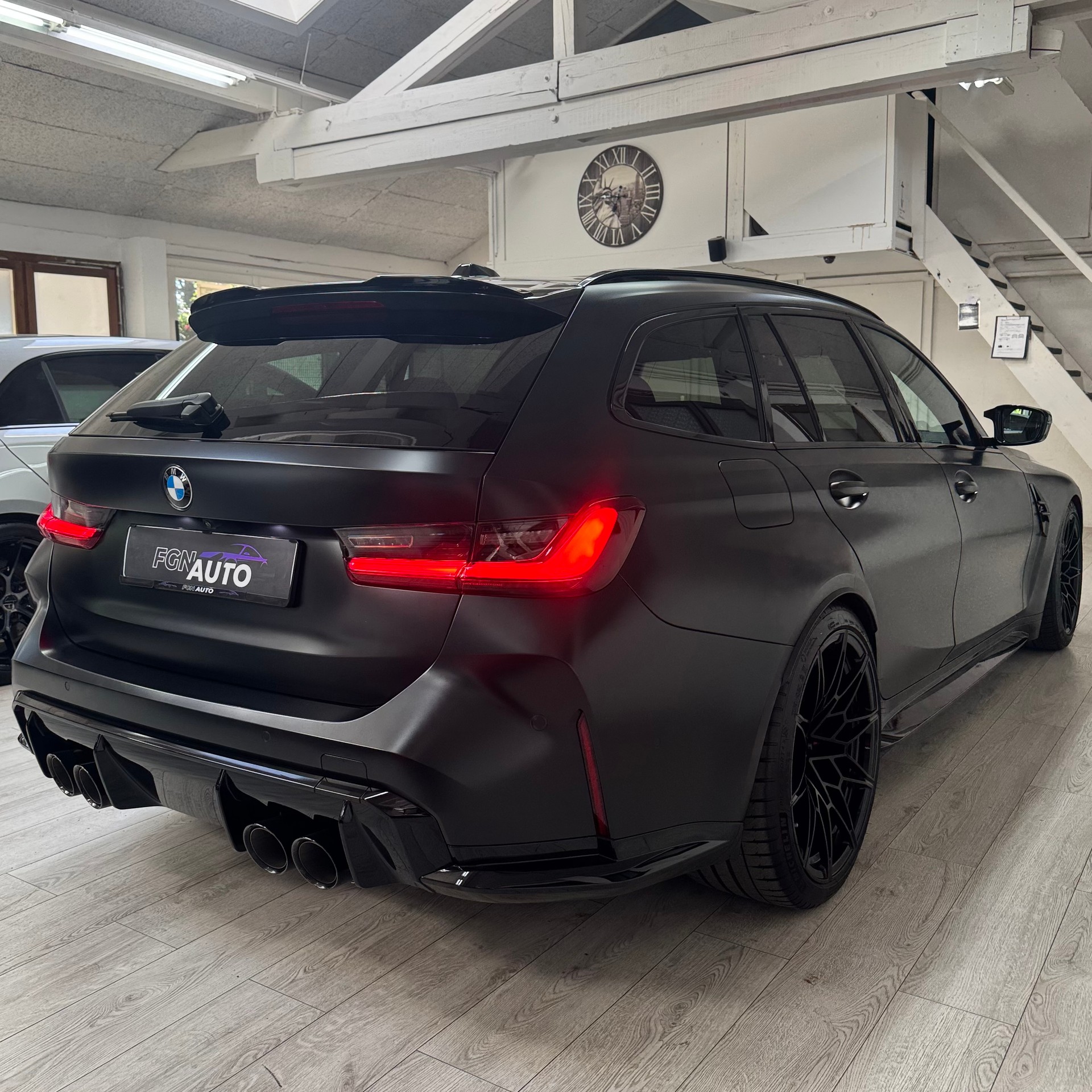 BMW M3 Touring xDrive Competition M * Frozen Black * * Vehicule CH *-image-4