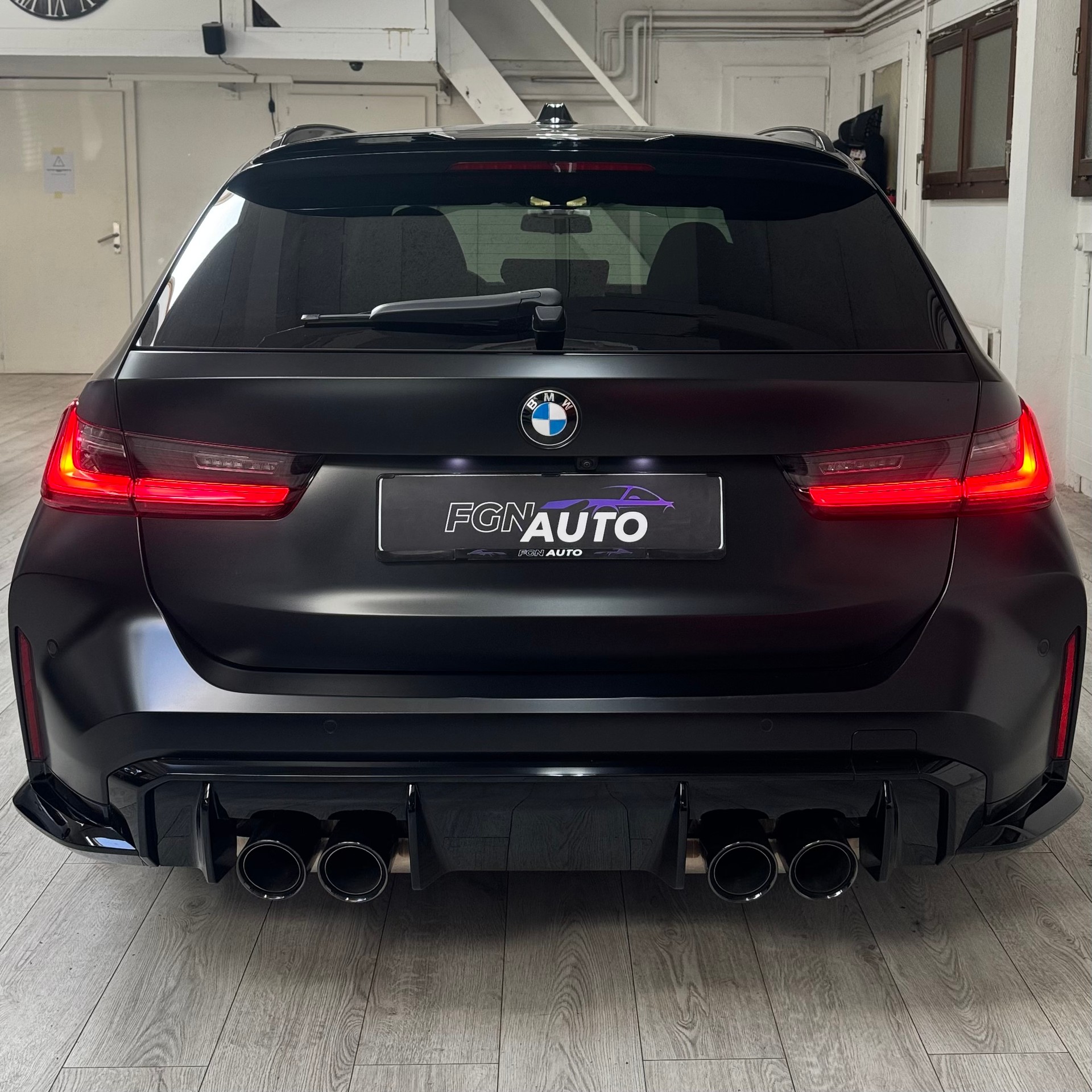 BMW M3 Touring xDrive Competition M * Frozen Black * * Vehicule CH *-image-5