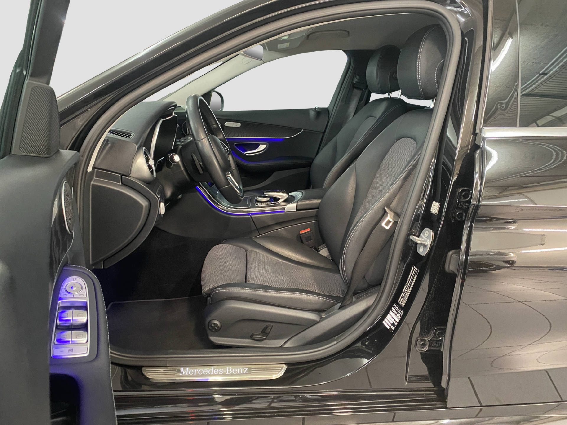 MERCEDES-BENZ C 220 d Swiss Star Kombi AMG Line-image-6