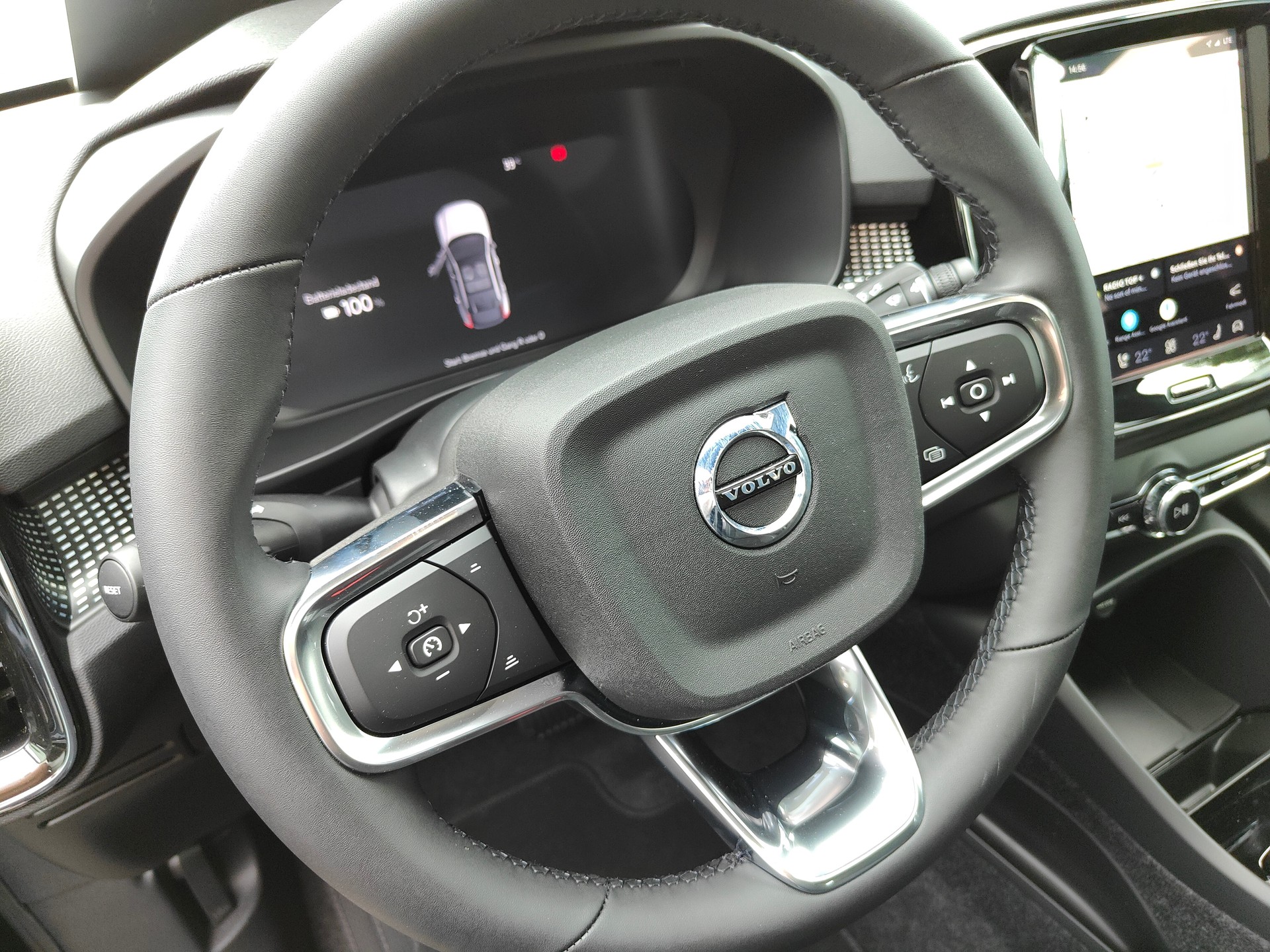 VOLVO EC40 82kWh Twin Motor AWD Ultra Xcentric Edition-image-10
