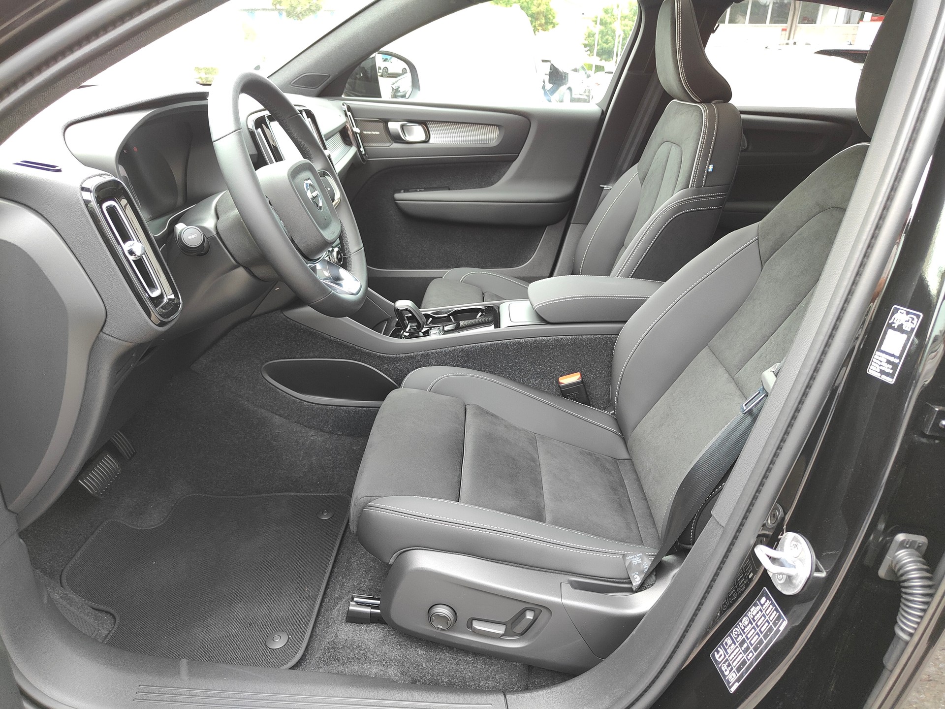 VOLVO EC40 82kWh Twin Motor AWD Ultra Xcentric Edition-image-7