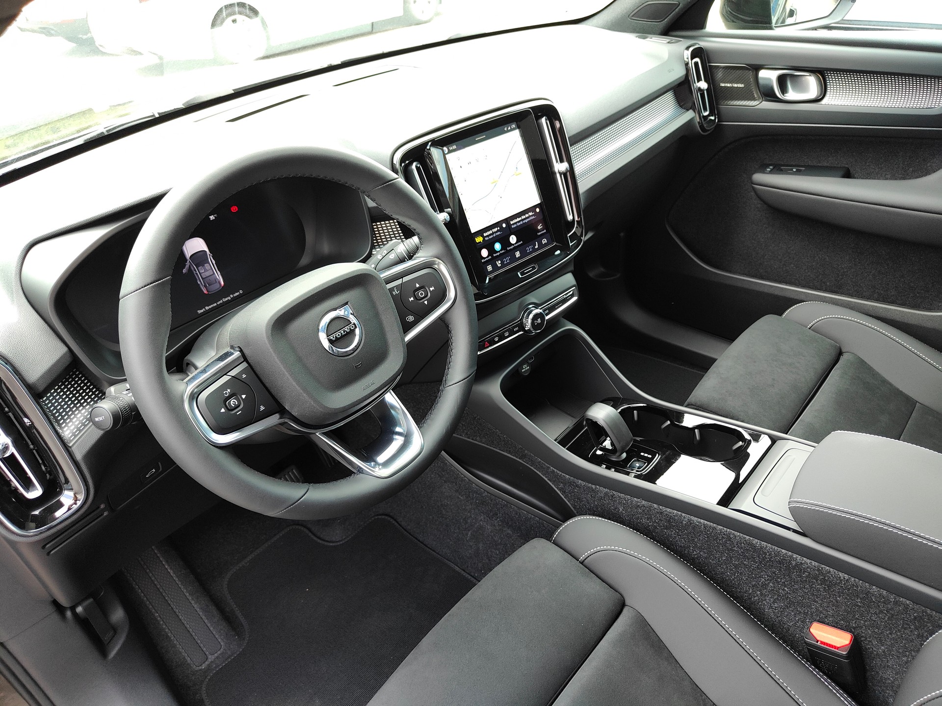 VOLVO EC40 82kWh Twin Motor AWD Ultra Xcentric Edition-image-9
