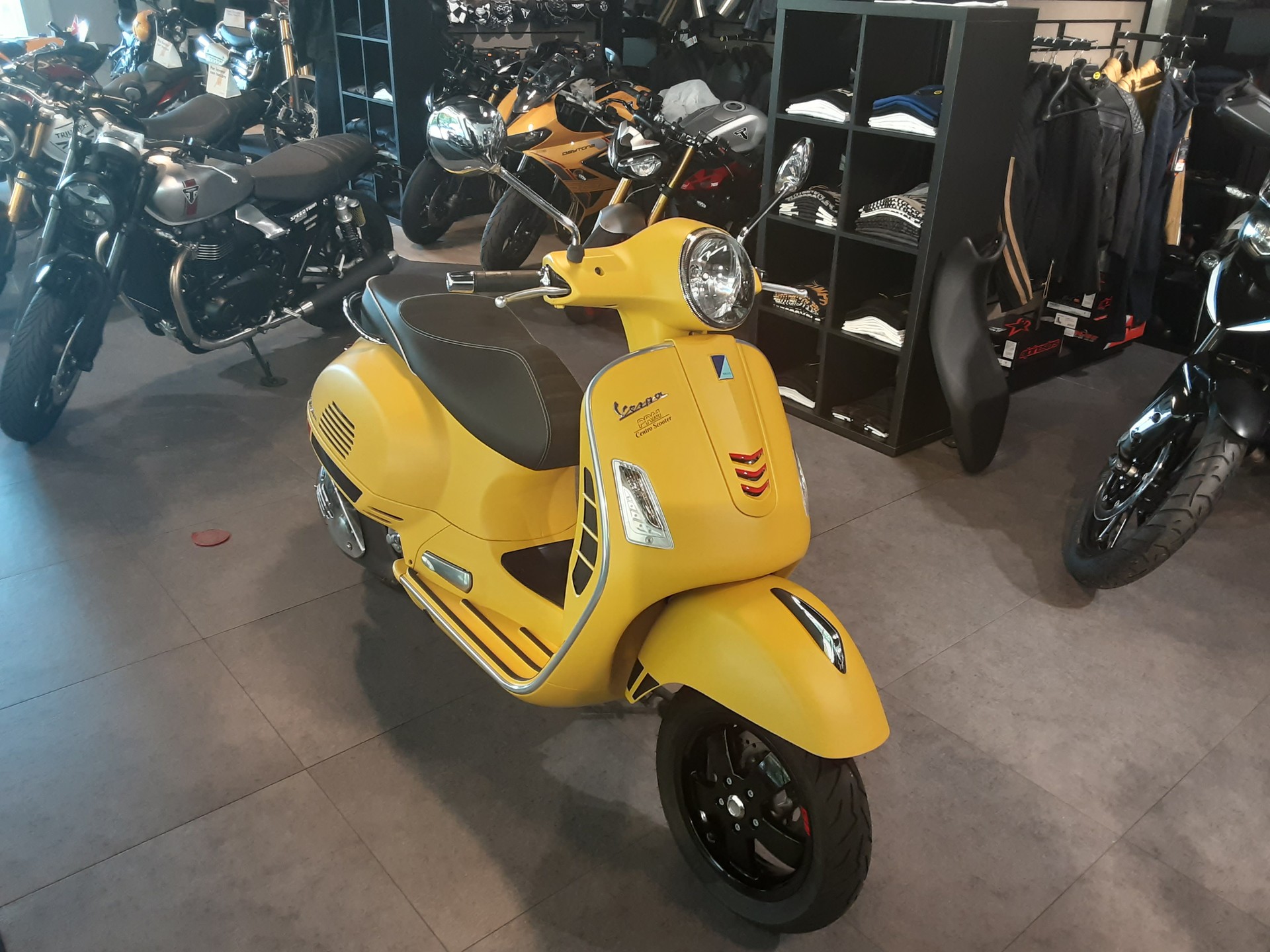 PIAGGIO Vespa GTS Super 300 i.e ABS-image-2