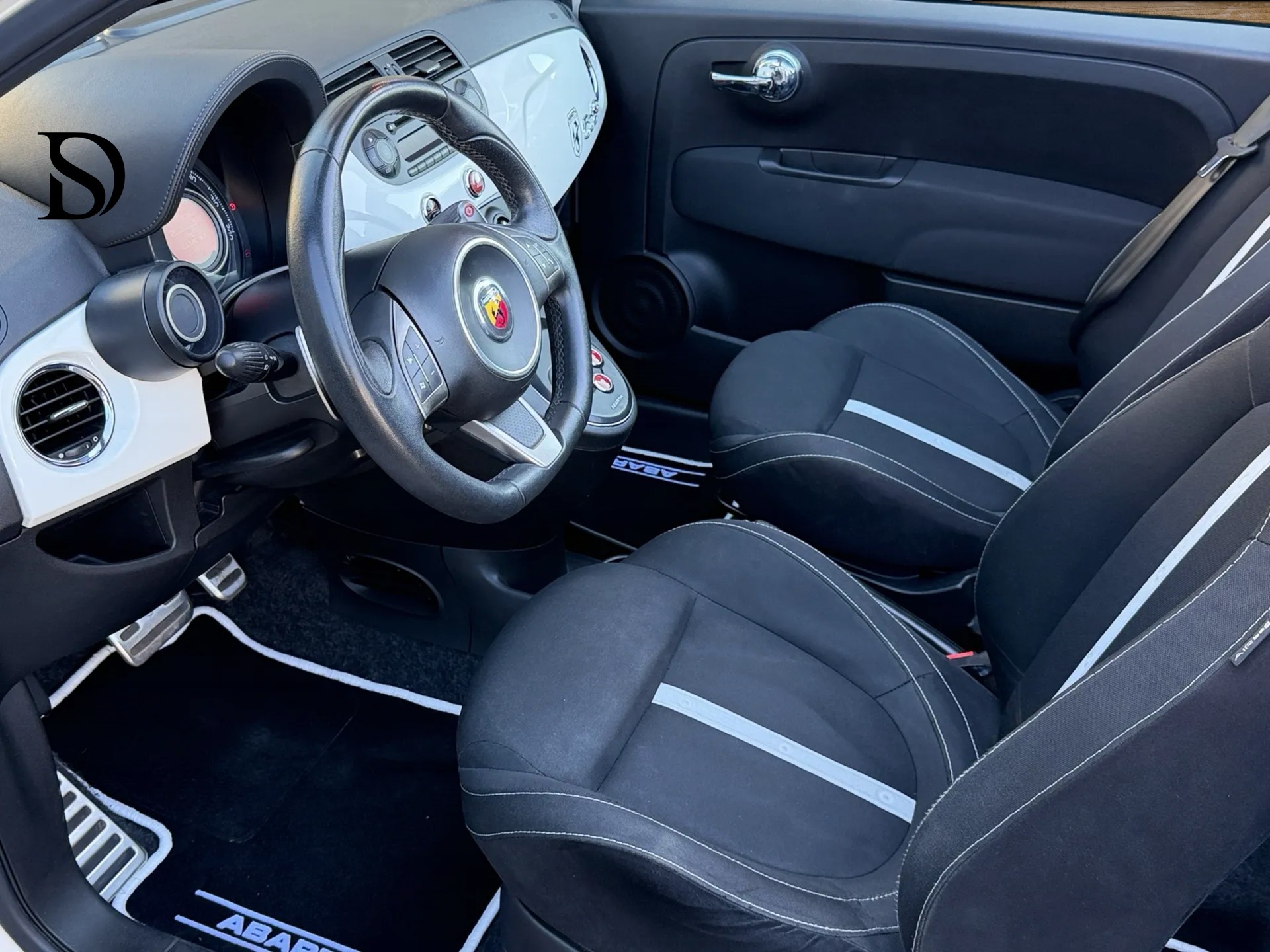 FIAT 500C 1.4 16V Turbo Abarth Dualogic-image-9