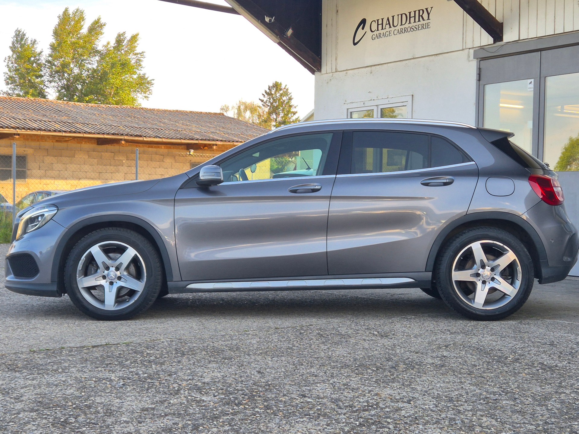 MERCEDES-BENZ GLA 250 AMG Line 4Matic 7G-DCT-image-9