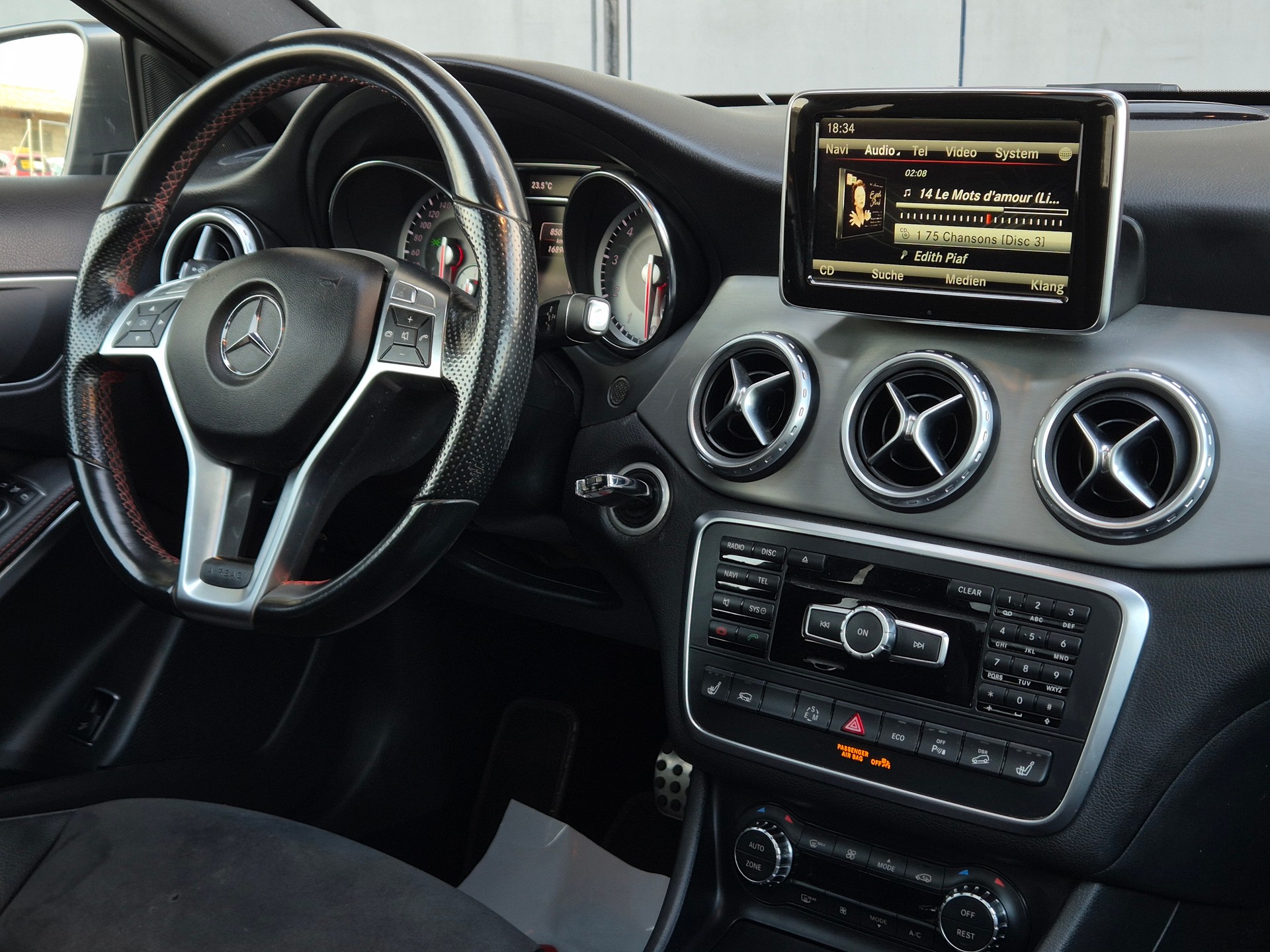MERCEDES-BENZ GLA 250 AMG Line 4Matic 7G-DCT-image-10