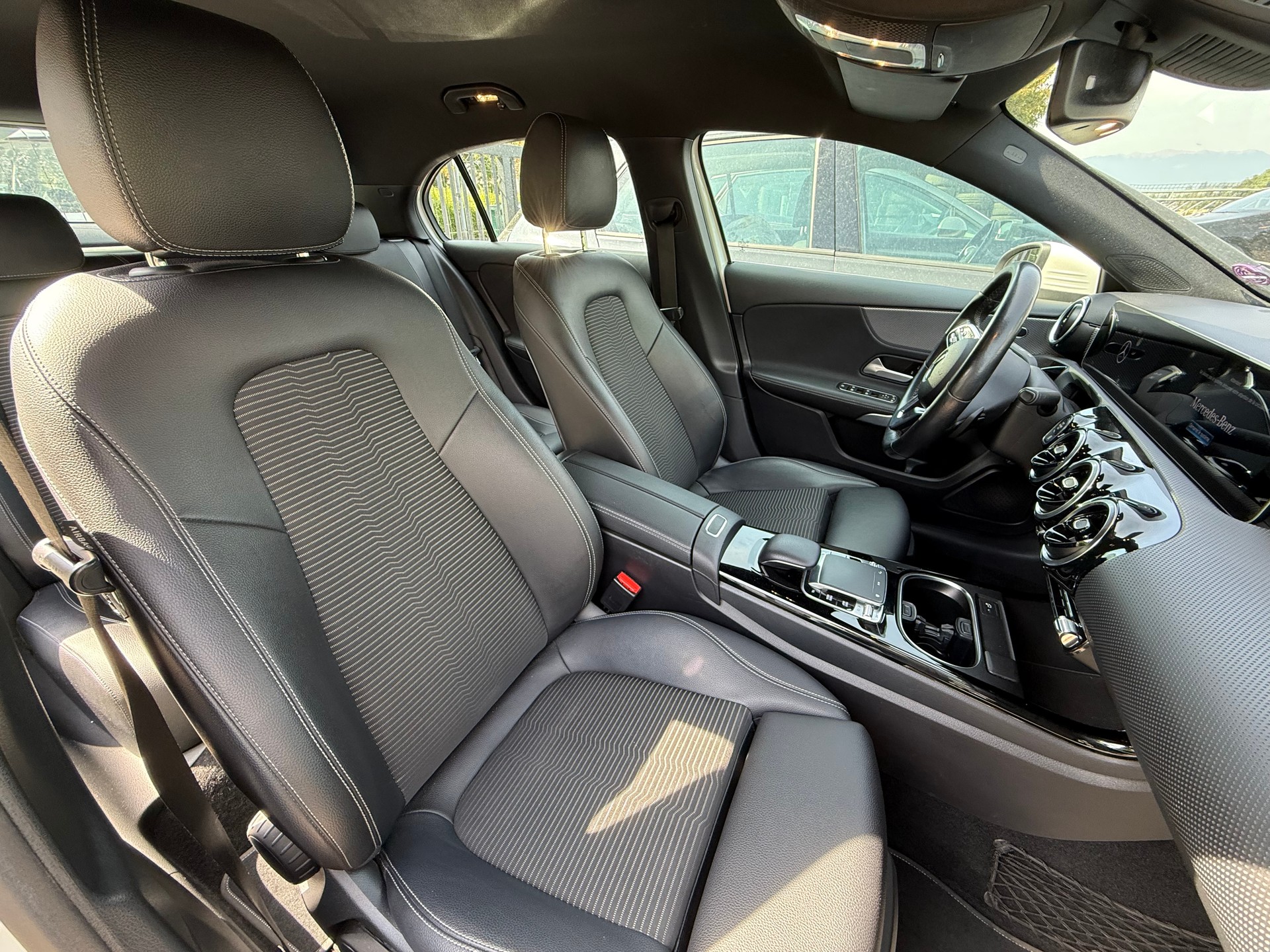 MERCEDES-BENZ A 200 Progressive 7G-DCT-image-17