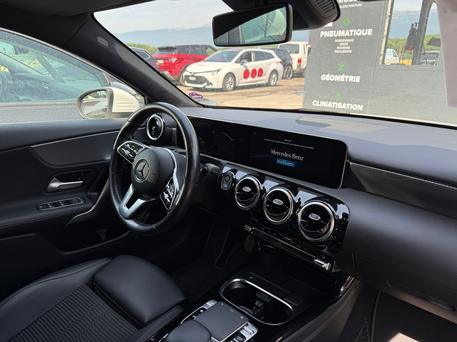 MERCEDES-BENZ A 200 Progressive 7G-DCT-image-11