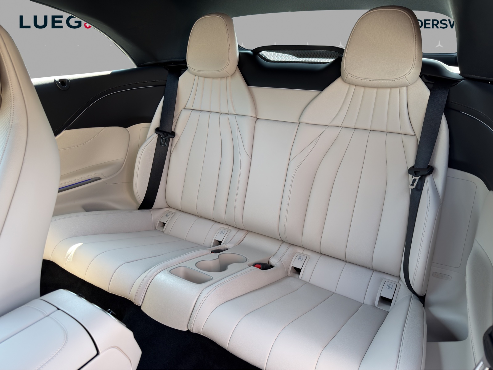 MERCEDES-BENZ CLE AMG 53 Cabrio 4Matic+ 9G-Tronic-image-11