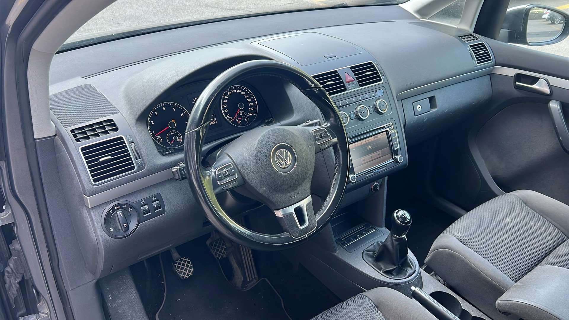 VW Touran 1.2 TSI BlueMotion Technology Trendline-image-9
