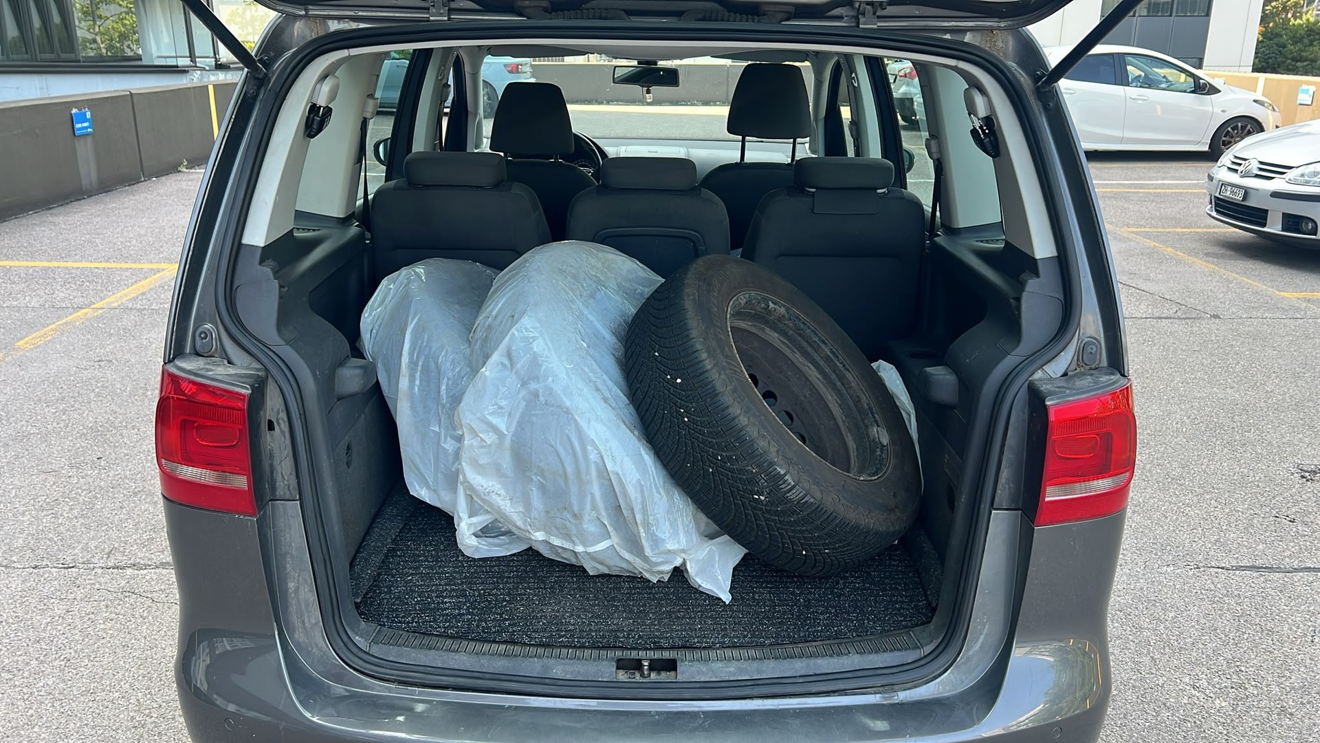 VW Touran 1.2 TSI BlueMotion Technology Trendline-image-15