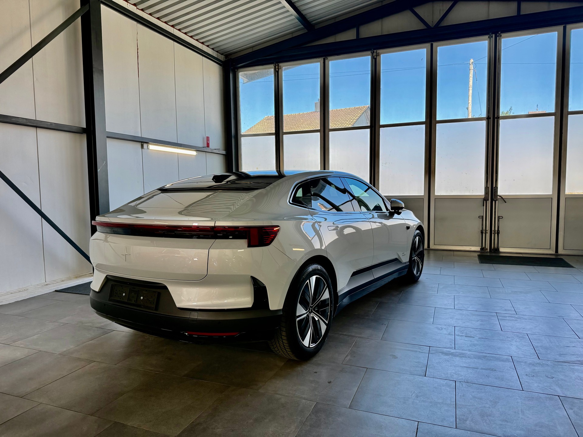 POLESTAR Polestar 4 Long Range 100kWh Plus Swiss Edition-image-3