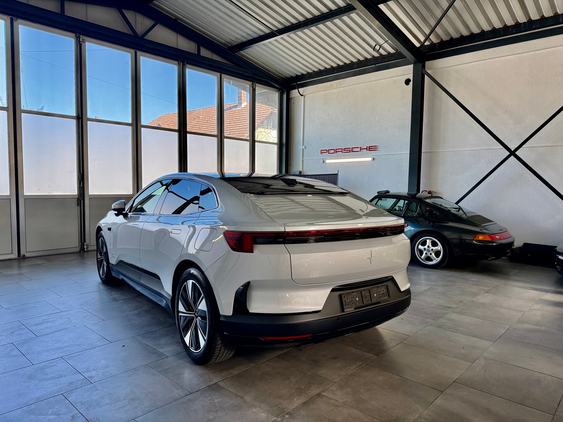 POLESTAR Polestar 4 Long Range 100kWh Plus Swiss Edition-image-1