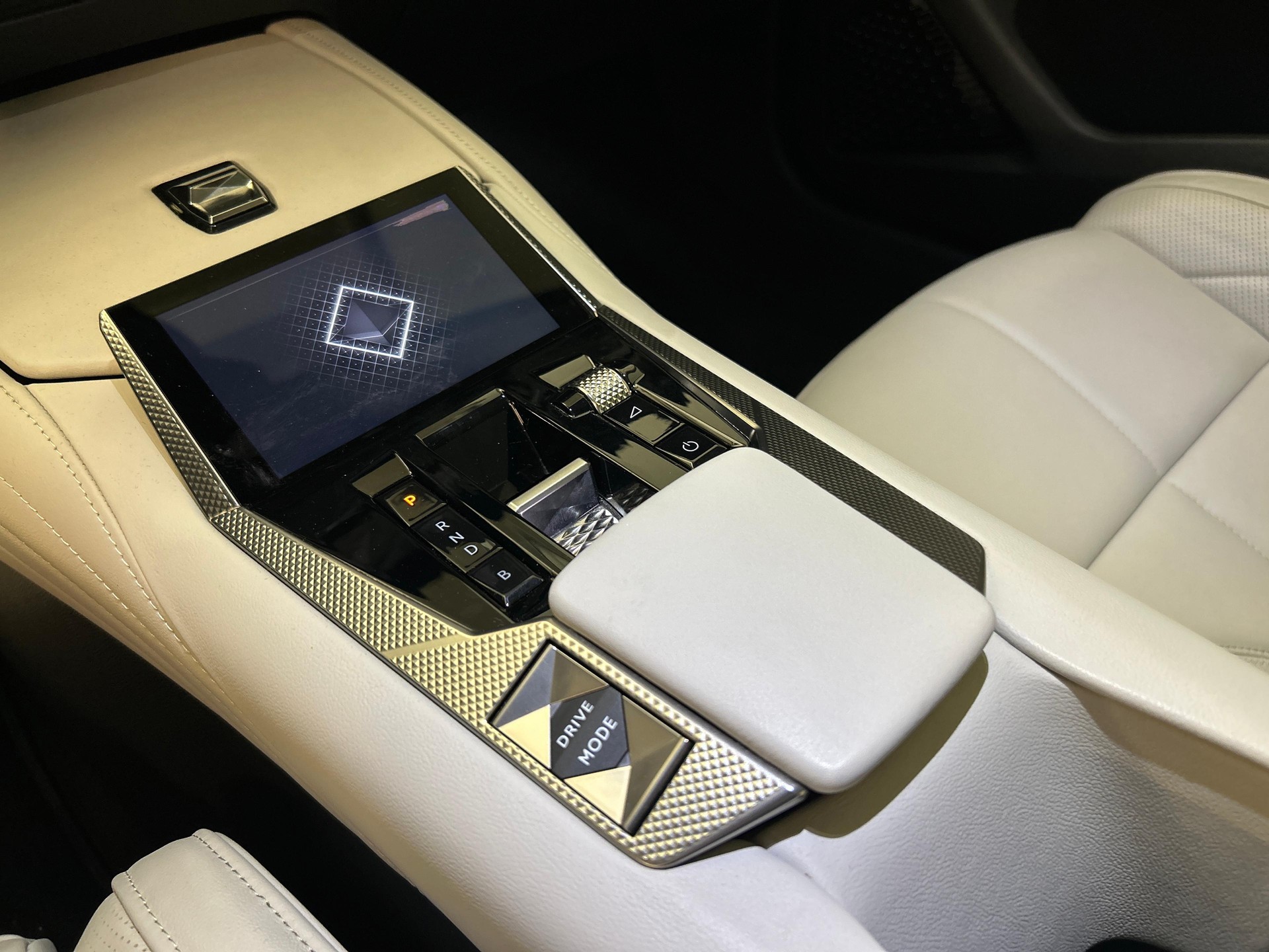 DS AUTOMOBILES 4 1.6 E-Tense Rivoli-image-16