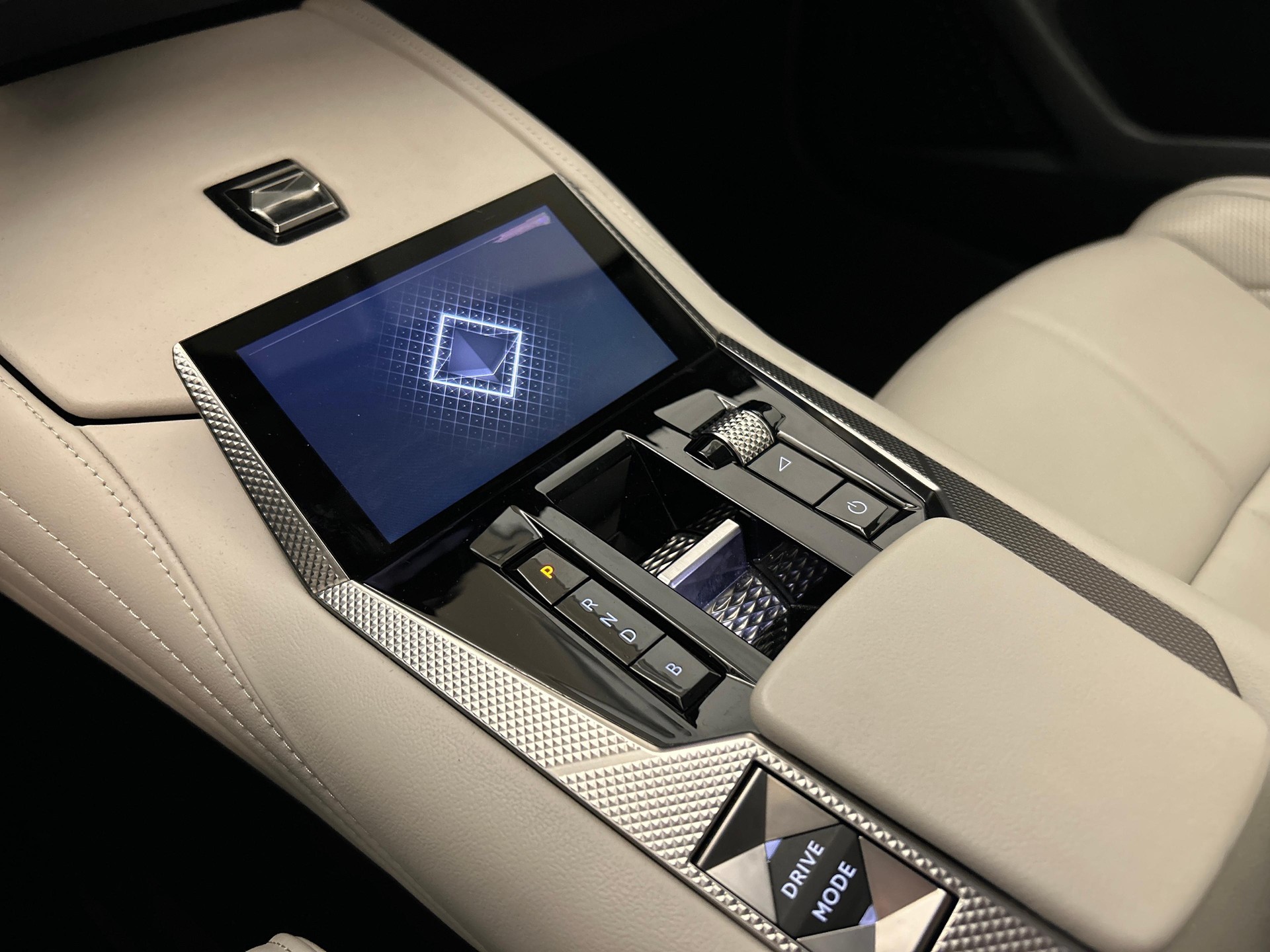 DS AUTOMOBILES 4 1.6 E-Tense Rivoli-image-14