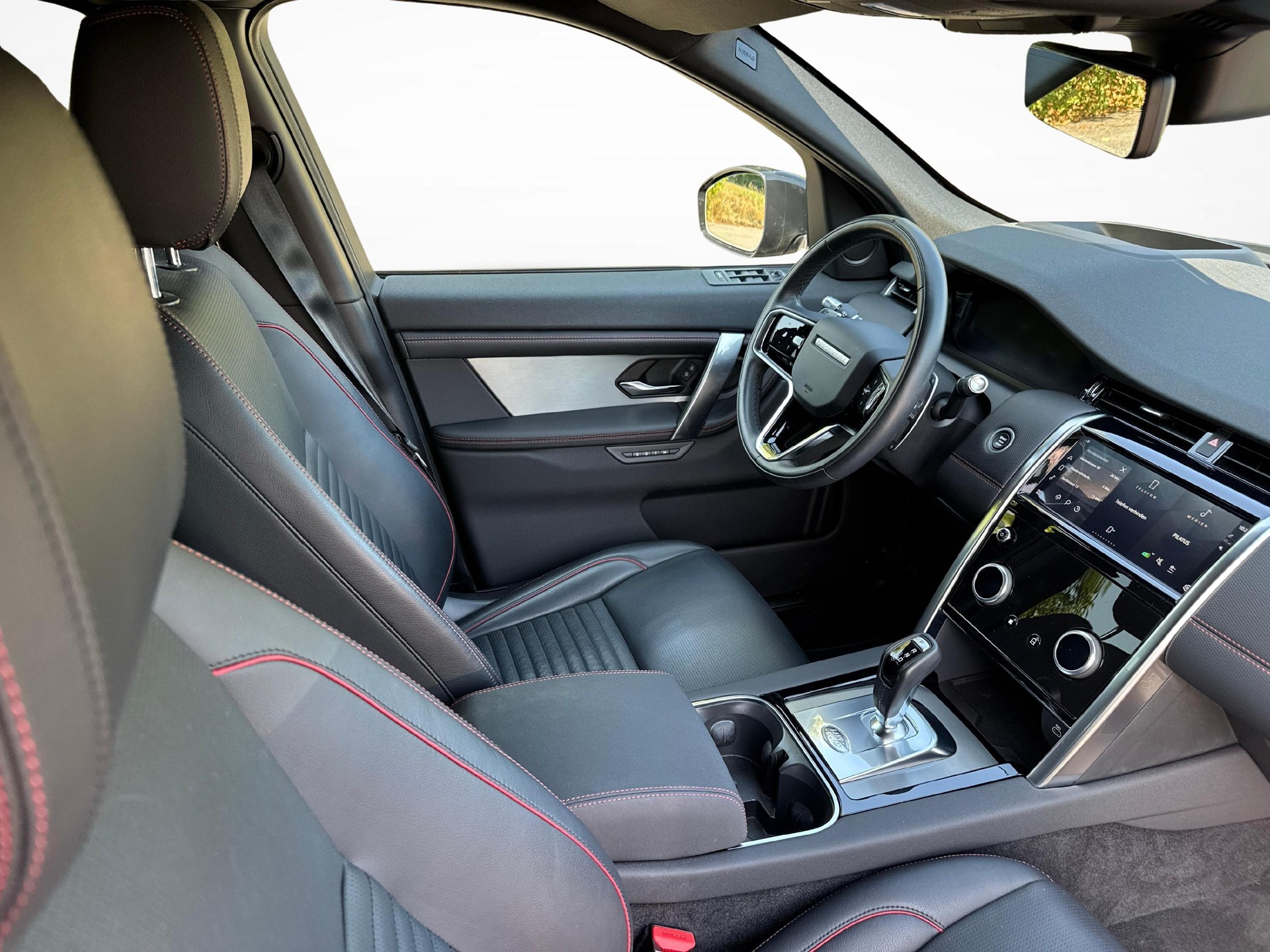 LAND ROVER Discovery Sport 2.0 Si4 250 R-Dynamic SE-image-9