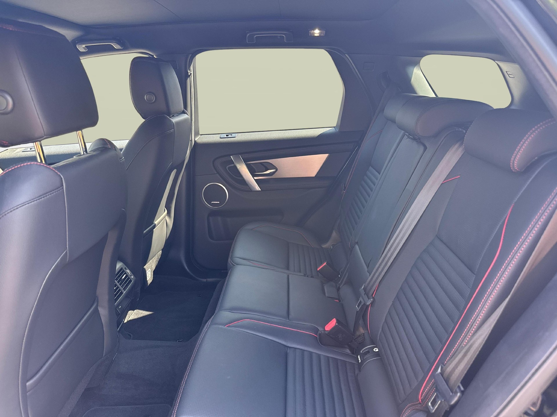 LAND ROVER Discovery Sport 2.0 Si4 250 R-Dynamic SE-image-10