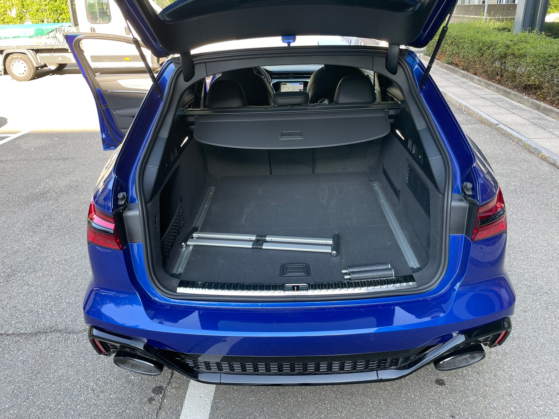 AUDI RS6 Avant 4.0 TFSI V8 quattro Individual Lackierung-image-4