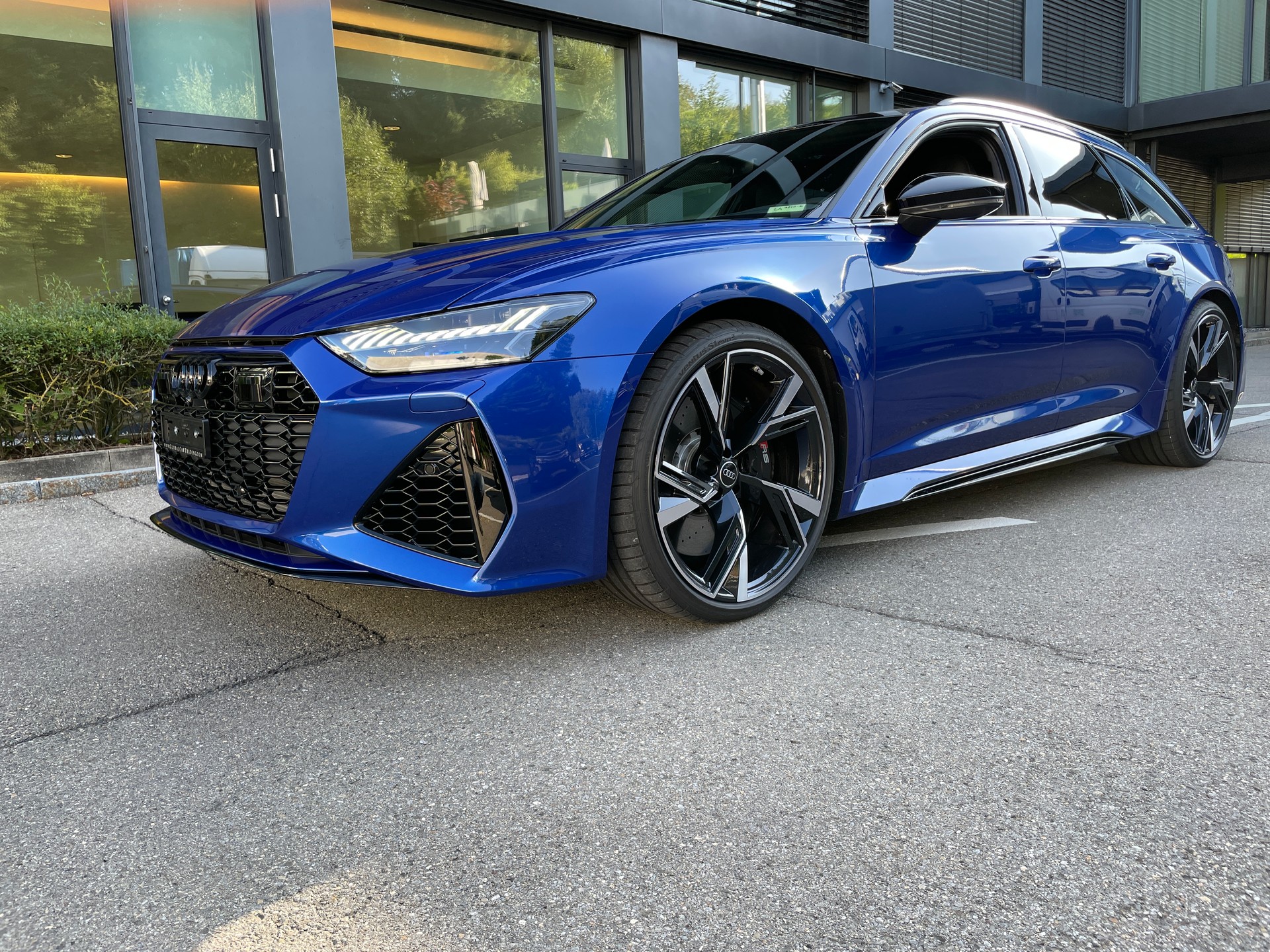 AUDI RS6 Avant 4.0 TFSI V8 quattro Individual Lackierung-image-0