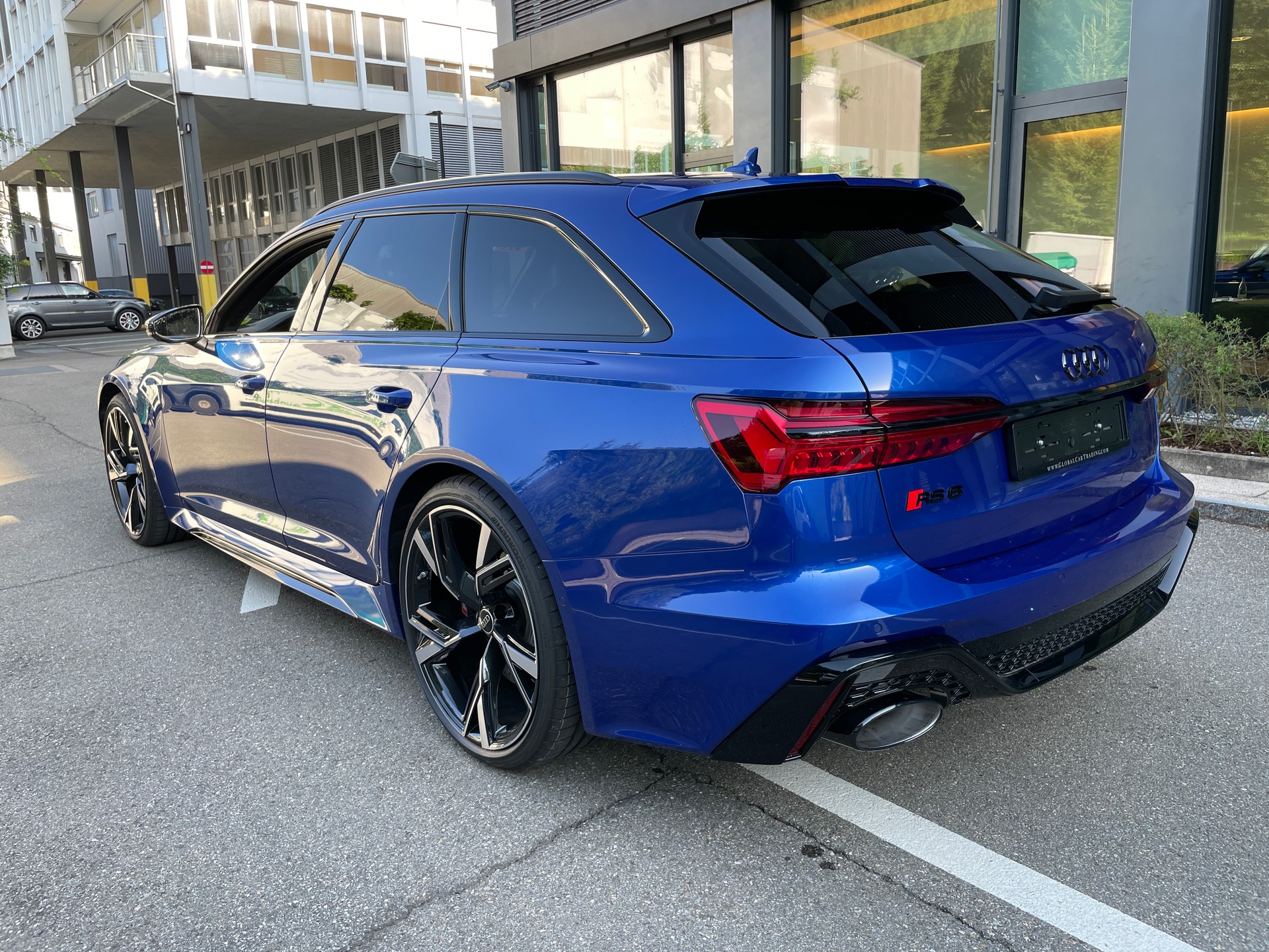 AUDI RS6 Avant 4.0 TFSI V8 quattro Individual Lackierung-image-2