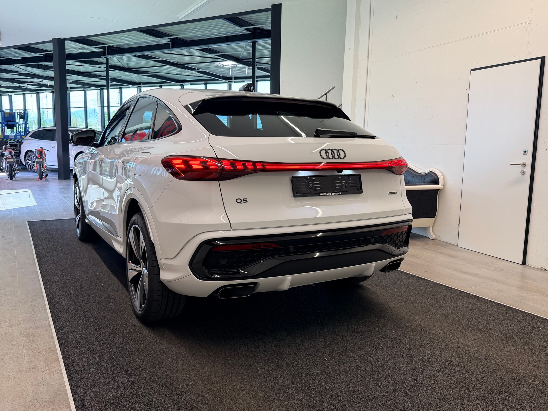 AUDI AUDI Q5 Sportback S Line e-hybrid quattro 220 kW S-tronic-image-6