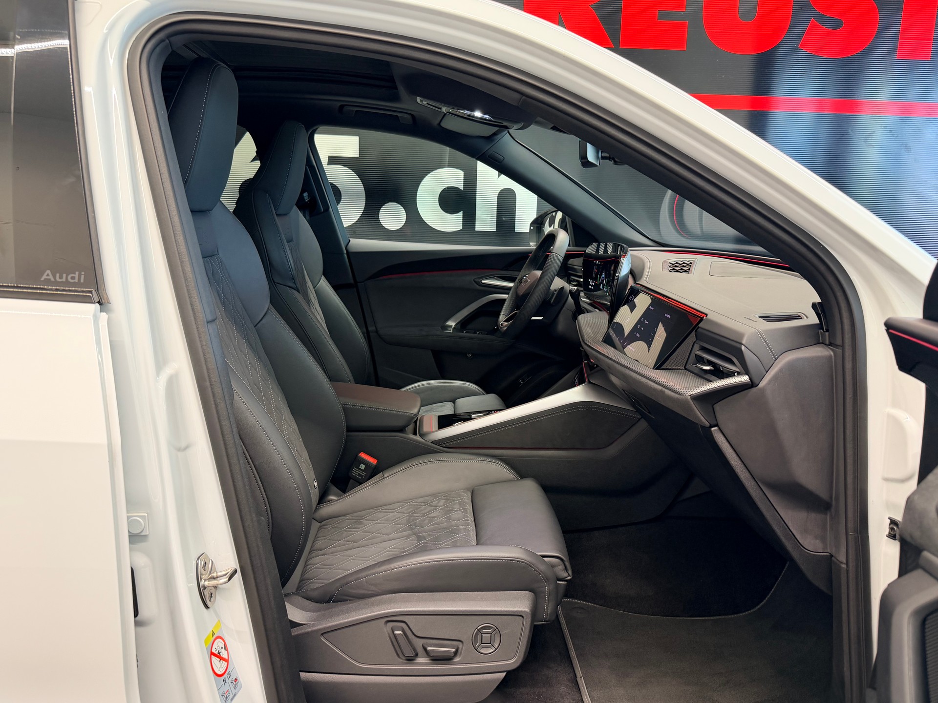 AUDI AUDI Q5 Sportback S Line e-hybrid quattro 220 kW S-tronic-image-19