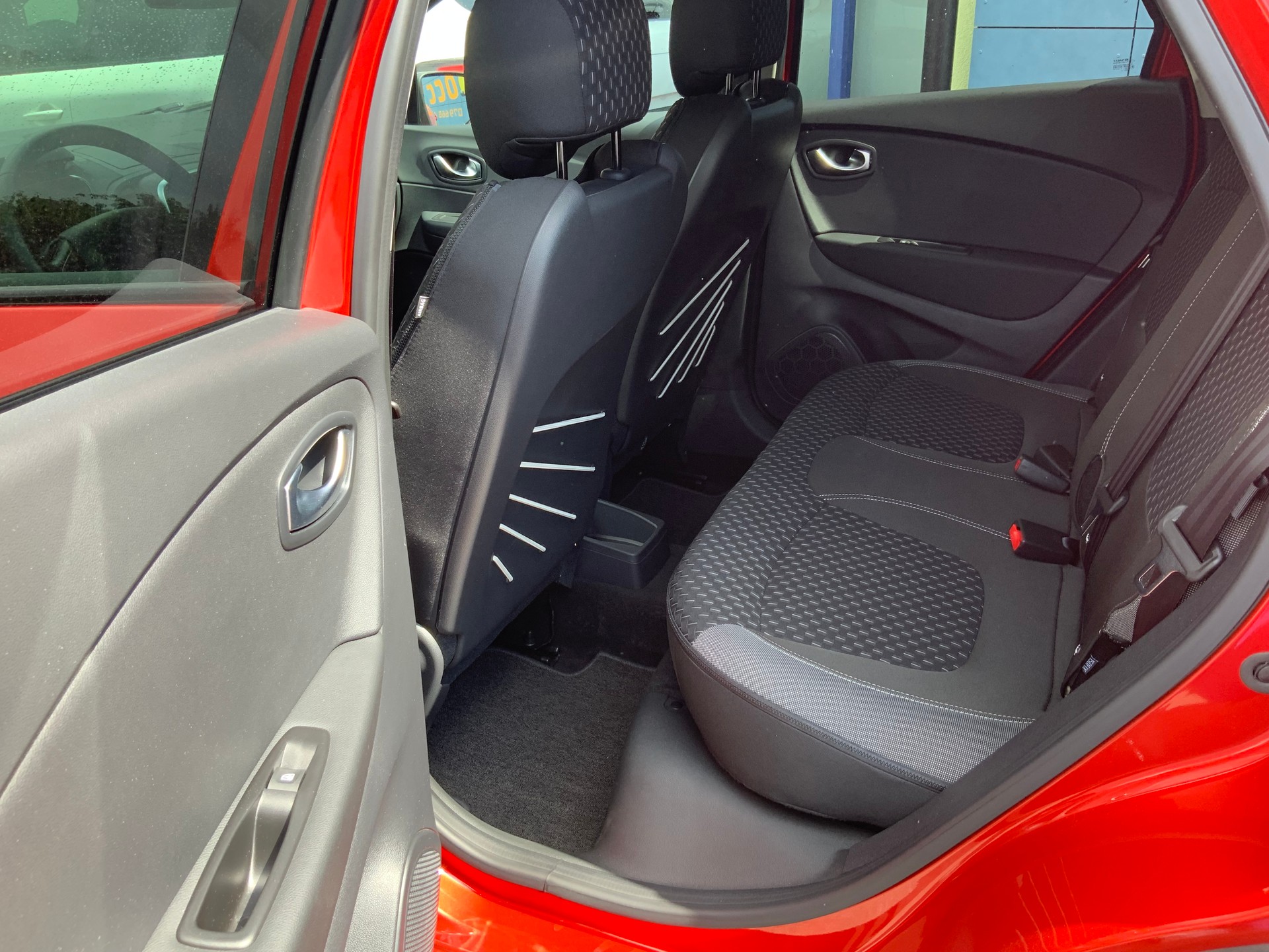 RENAULT Captur 1.2 T 16V Intens EDC-image-3