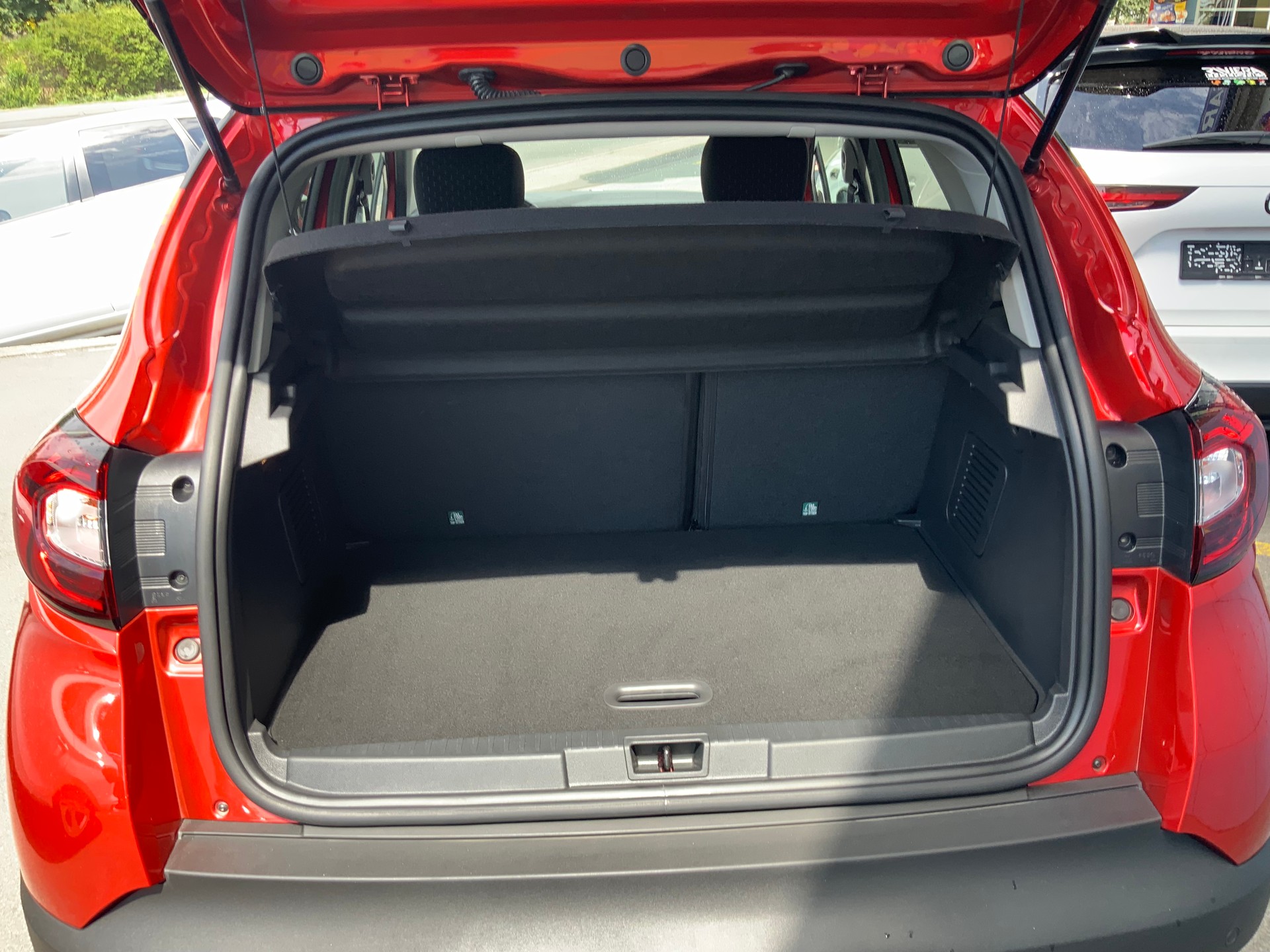RENAULT Captur 1.2 T 16V Intens EDC-image-5