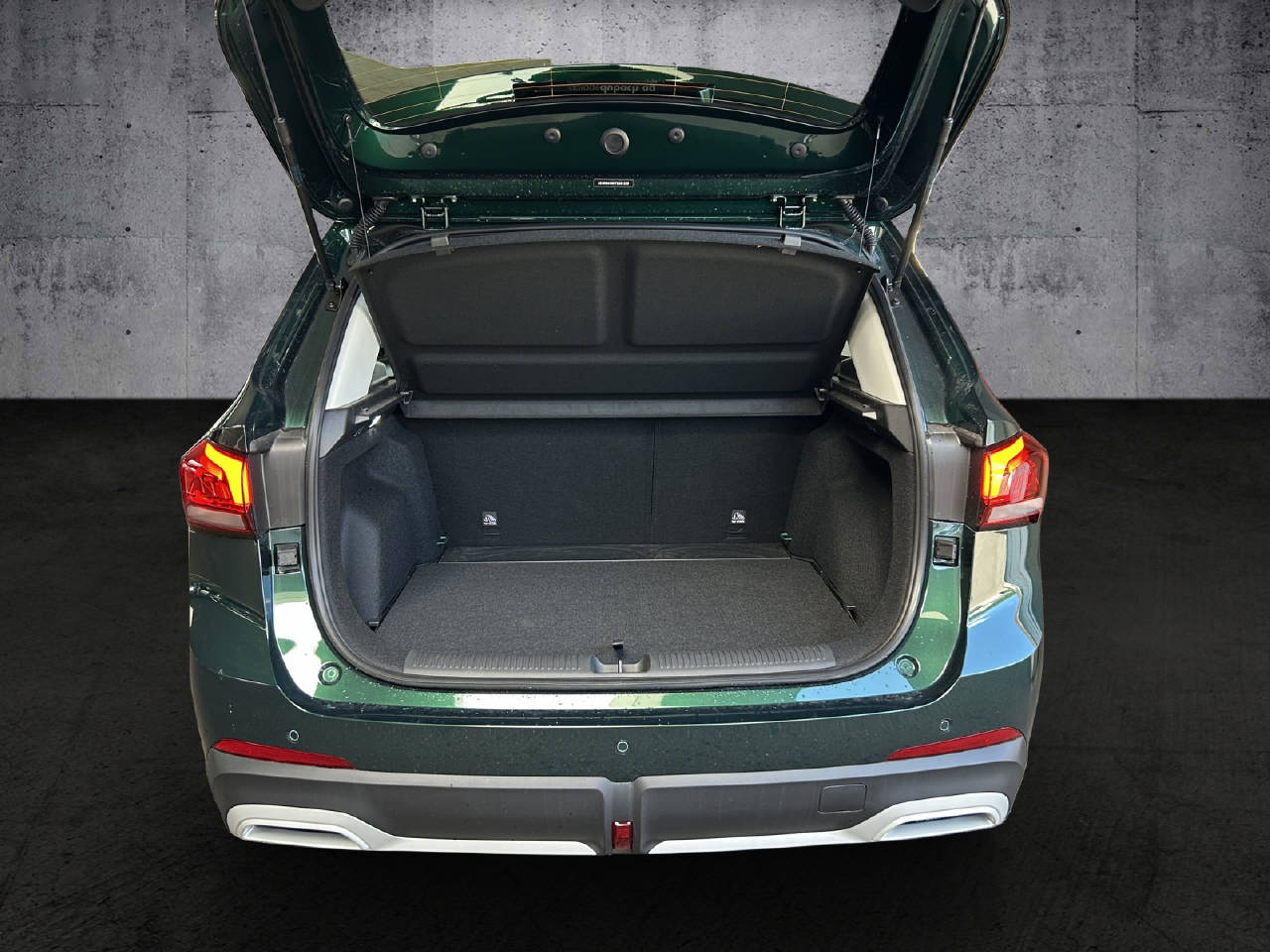 MG ZS 1.5 Hybrid+ Luxury-image-8