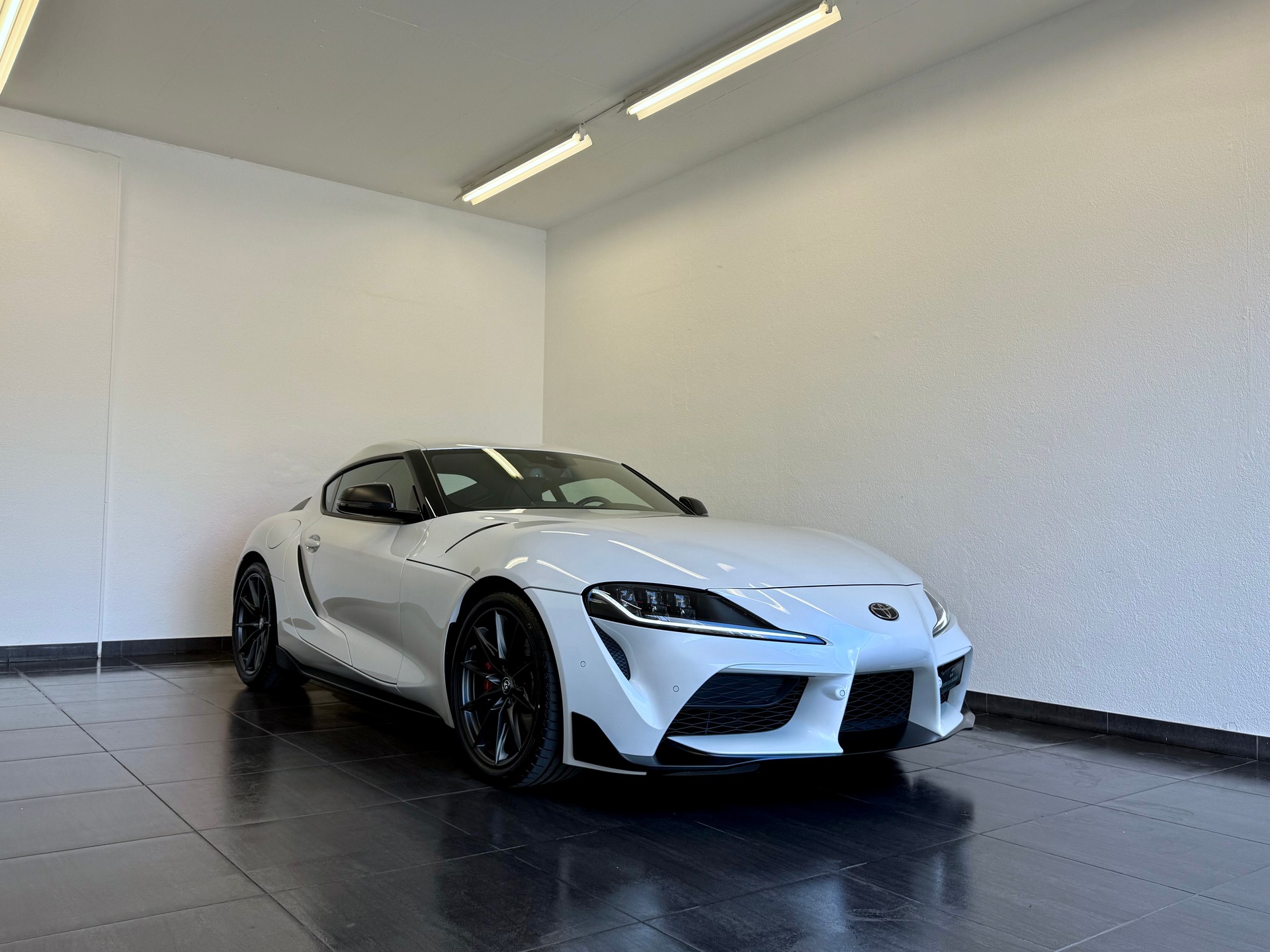 TOYOTA Supra GR 3.0i Turbo Race-showroom-element-1