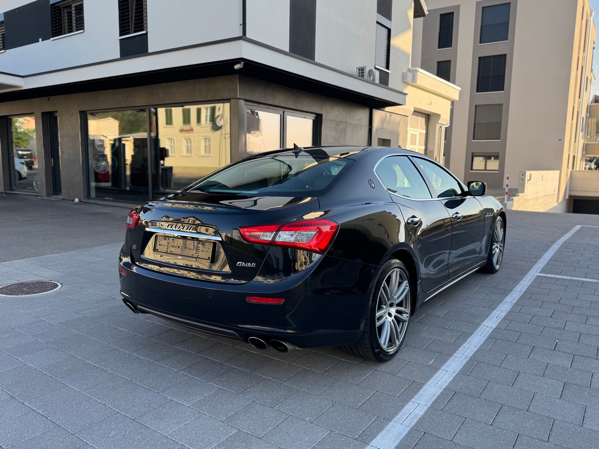 MASERATI Ghibli S Q4 3.0 V6 Swiss Mountain Ed. Automatica-image-4