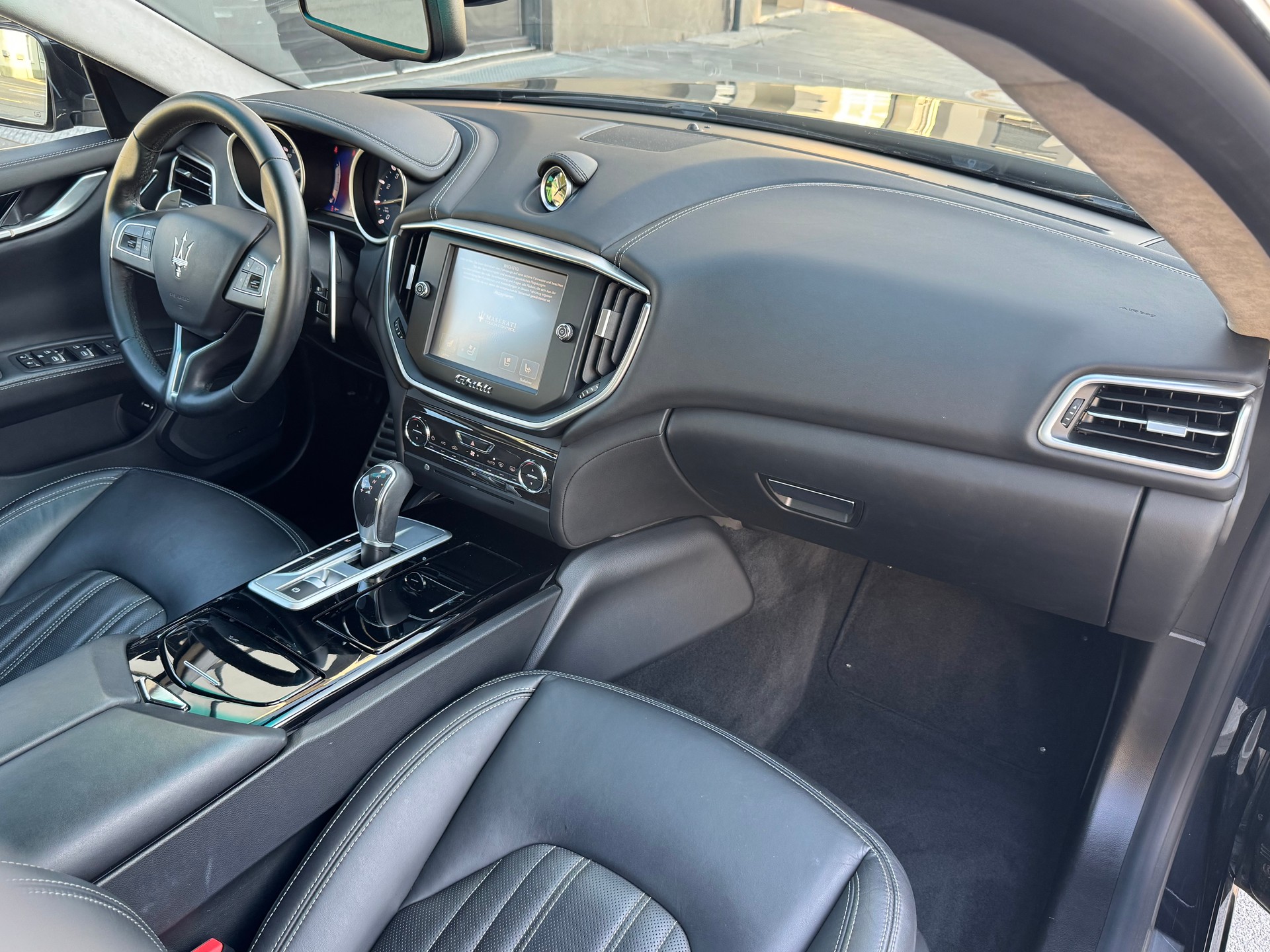 MASERATI Ghibli S Q4 3.0 V6 Swiss Mountain Ed. Automatica-image-12