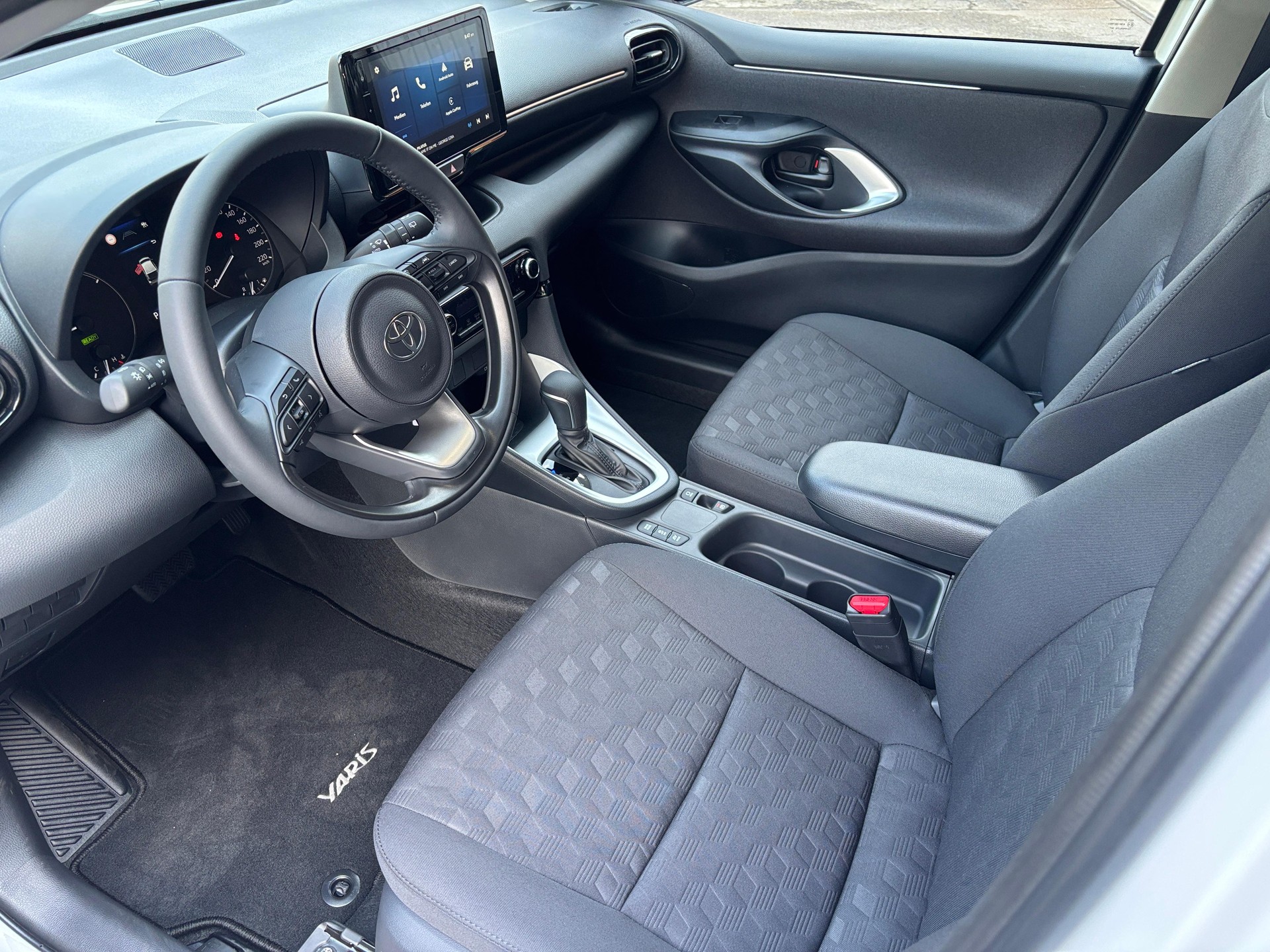 TOYOTA Yaris 1.5 VVT-i HSD Comfort-image-4
