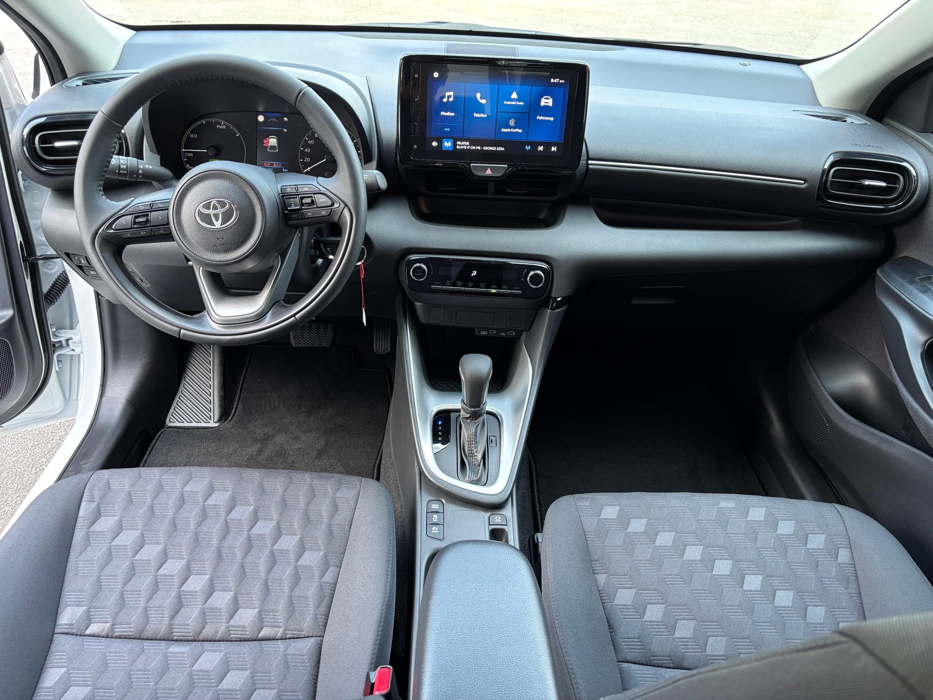 TOYOTA Yaris 1.5 VVT-i HSD Comfort-image-5