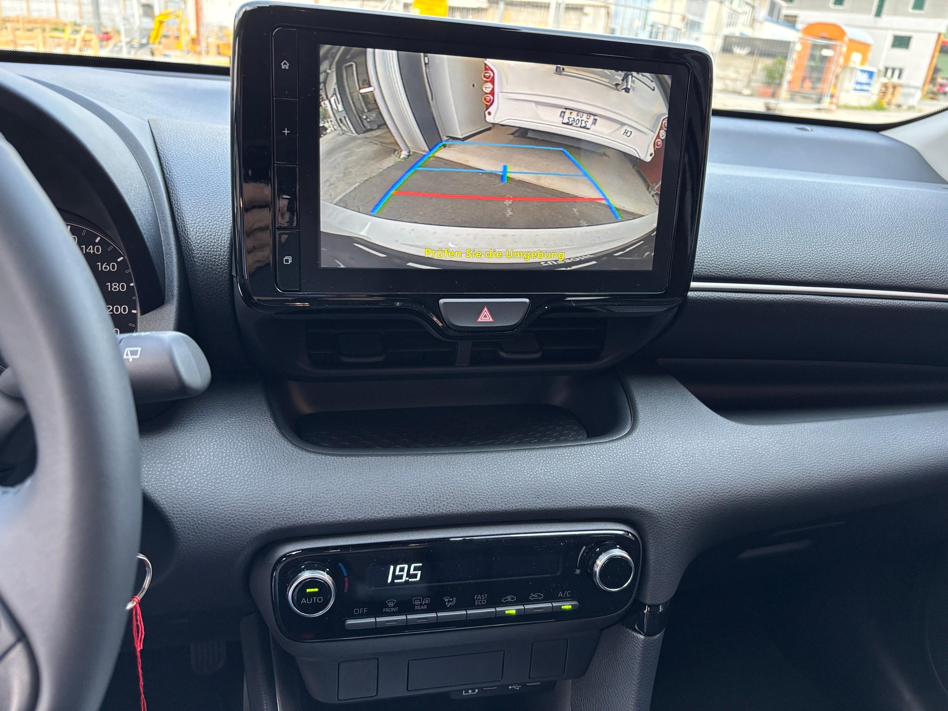 TOYOTA Yaris 1.5 VVT-i HSD Comfort-image-9