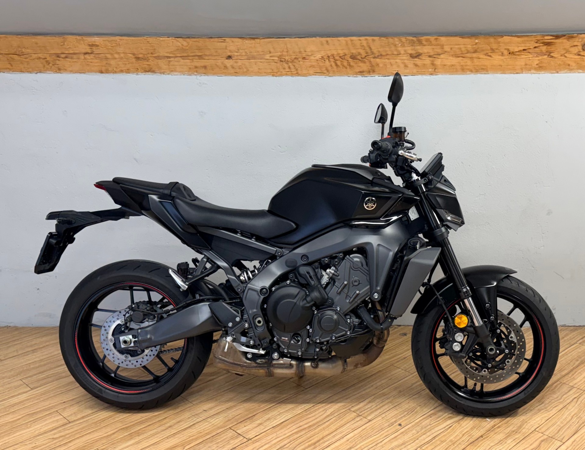 YAMAHA MT-09 Y-AMT (35kW)-showroom-element-1