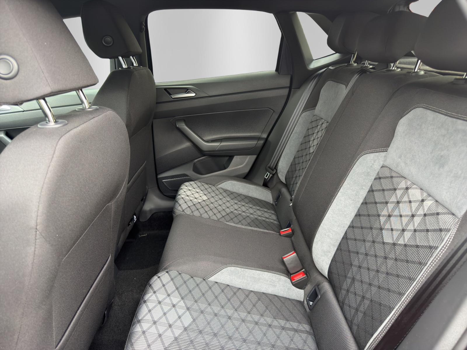 VW Polo 1.0 TSI R-Line United DSG-image-10