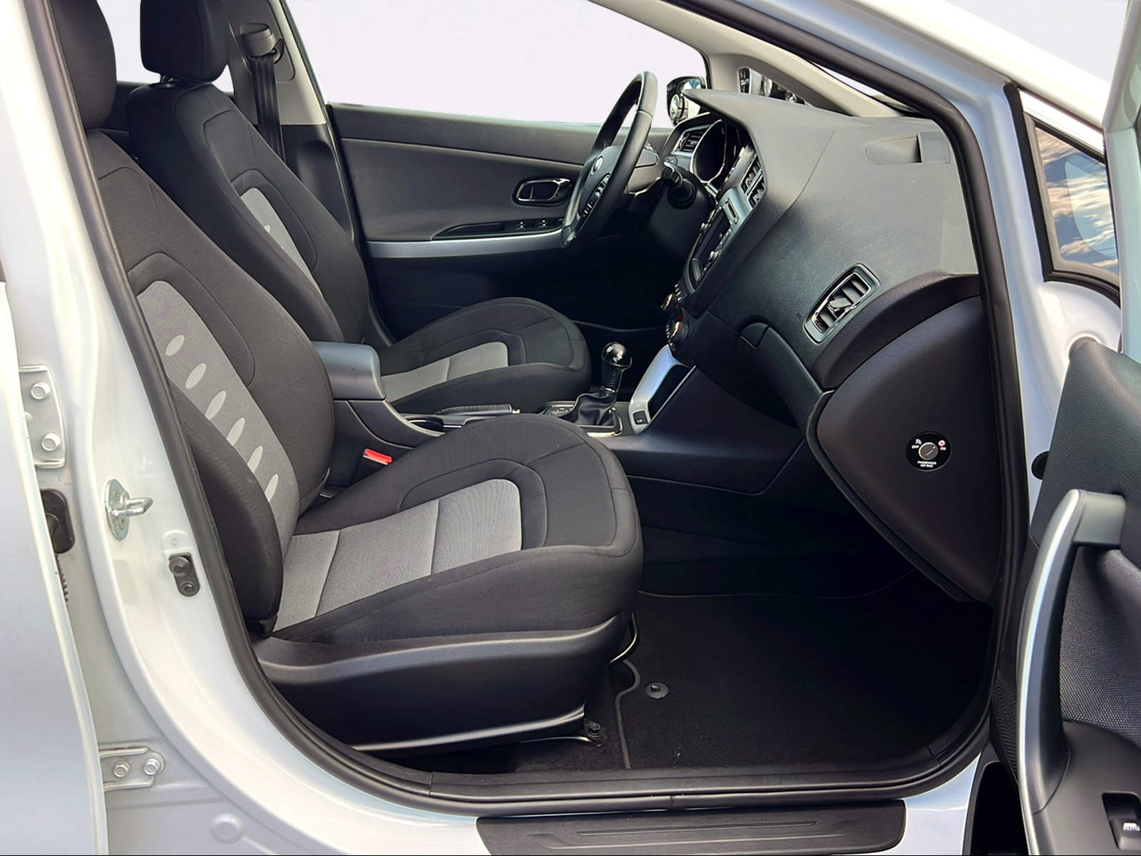KIA Cee'd Sportswagon 1.6 GDi Style DCT-image-4