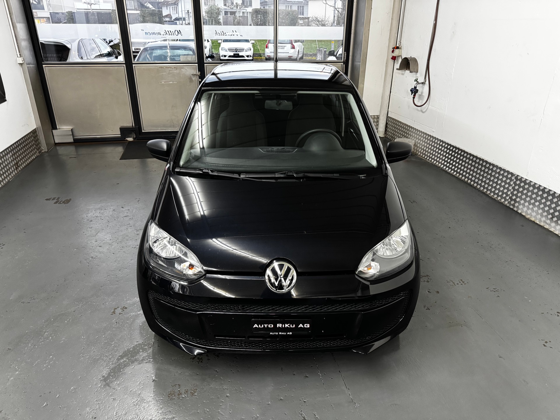 VW Up 1.0 BMT take up-showroom-element-2