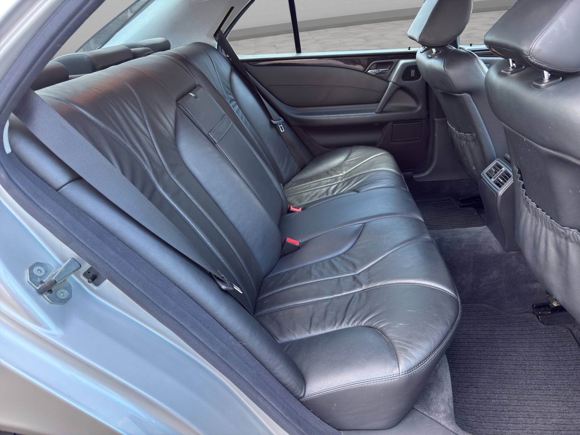 MERCEDES-BENZ E 55 AMG Avantgarde Automatic-image-18
