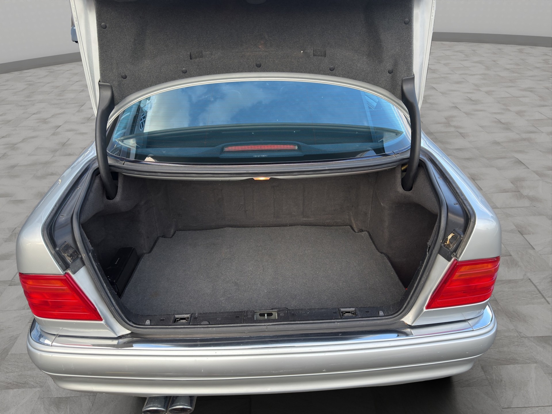 MERCEDES-BENZ E 55 AMG Avantgarde Automatic-image-19