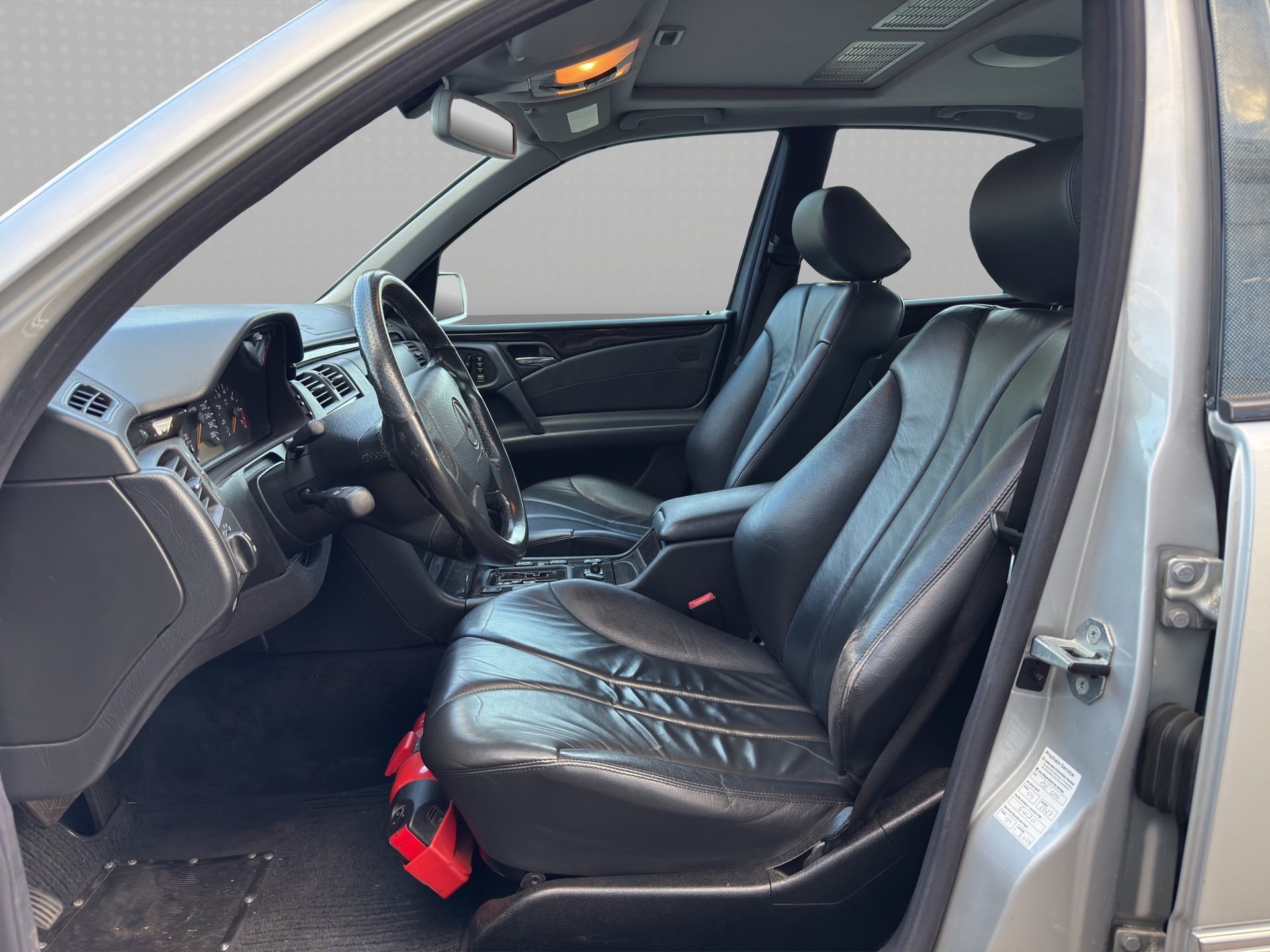 MERCEDES-BENZ E 55 AMG Avantgarde Automatic-image-8