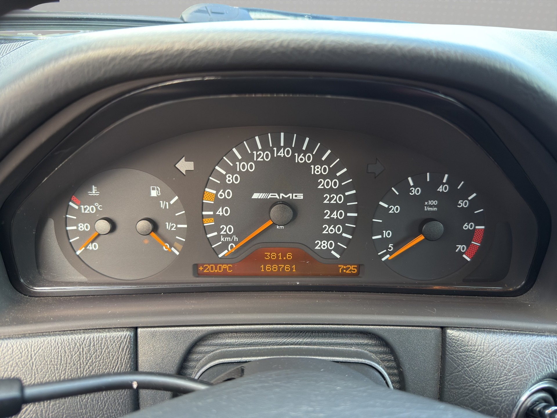 MERCEDES-BENZ E 55 AMG Avantgarde Automatic-image-10