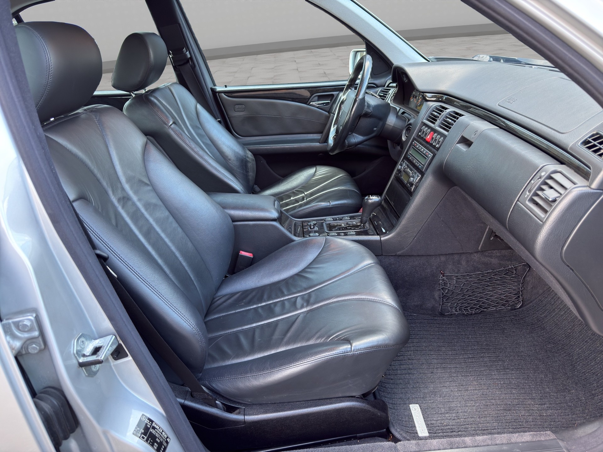 MERCEDES-BENZ E 55 AMG Avantgarde Automatic-image-17